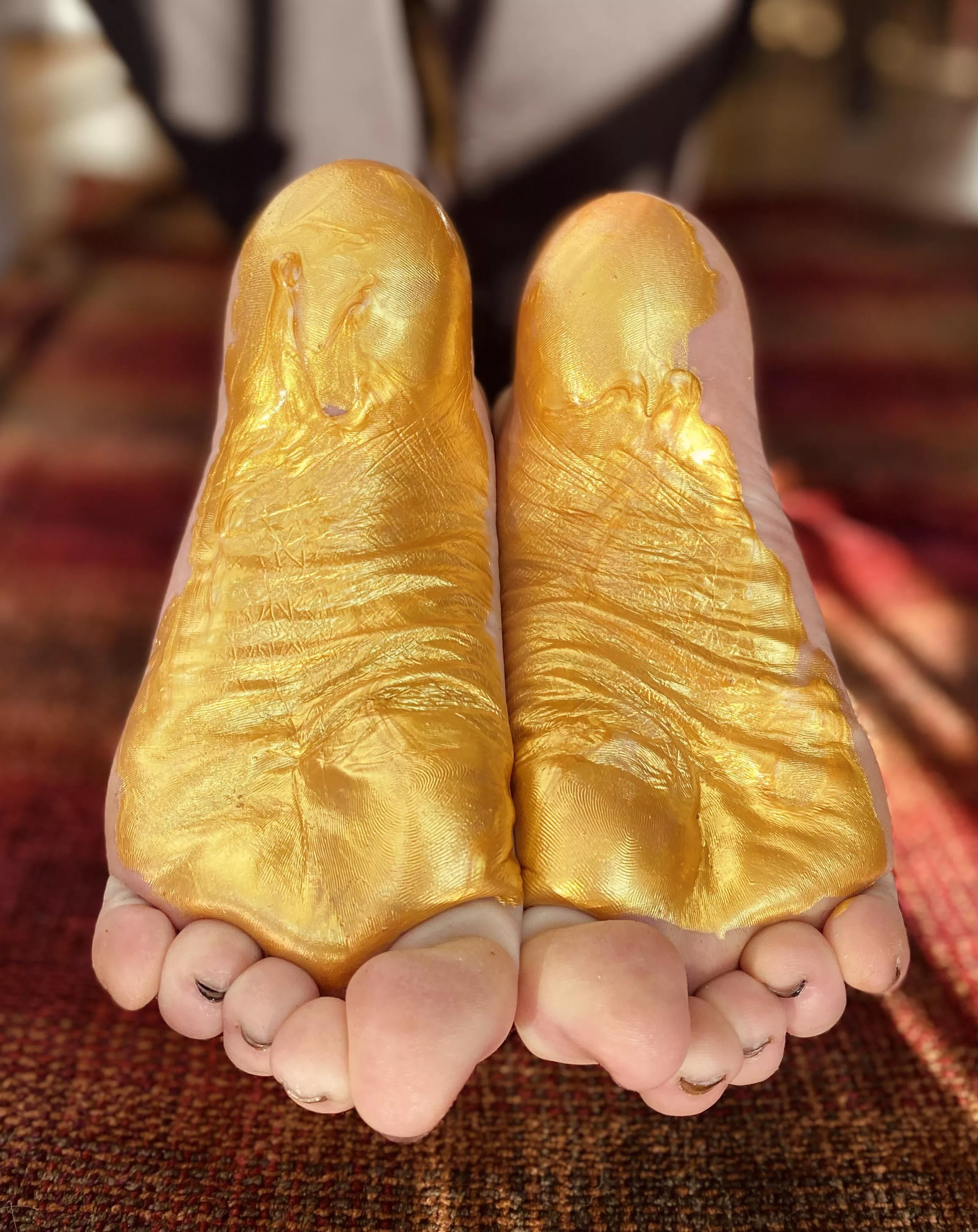 Can I be your golden girl? 🦶😏 Sending you some sole love this weekend 😘 posted by WillowVexFeet