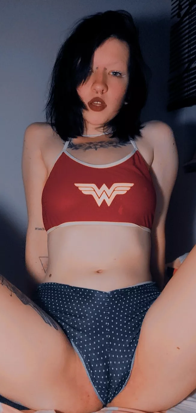 Can i be your wonder girl? posted by babe_navi