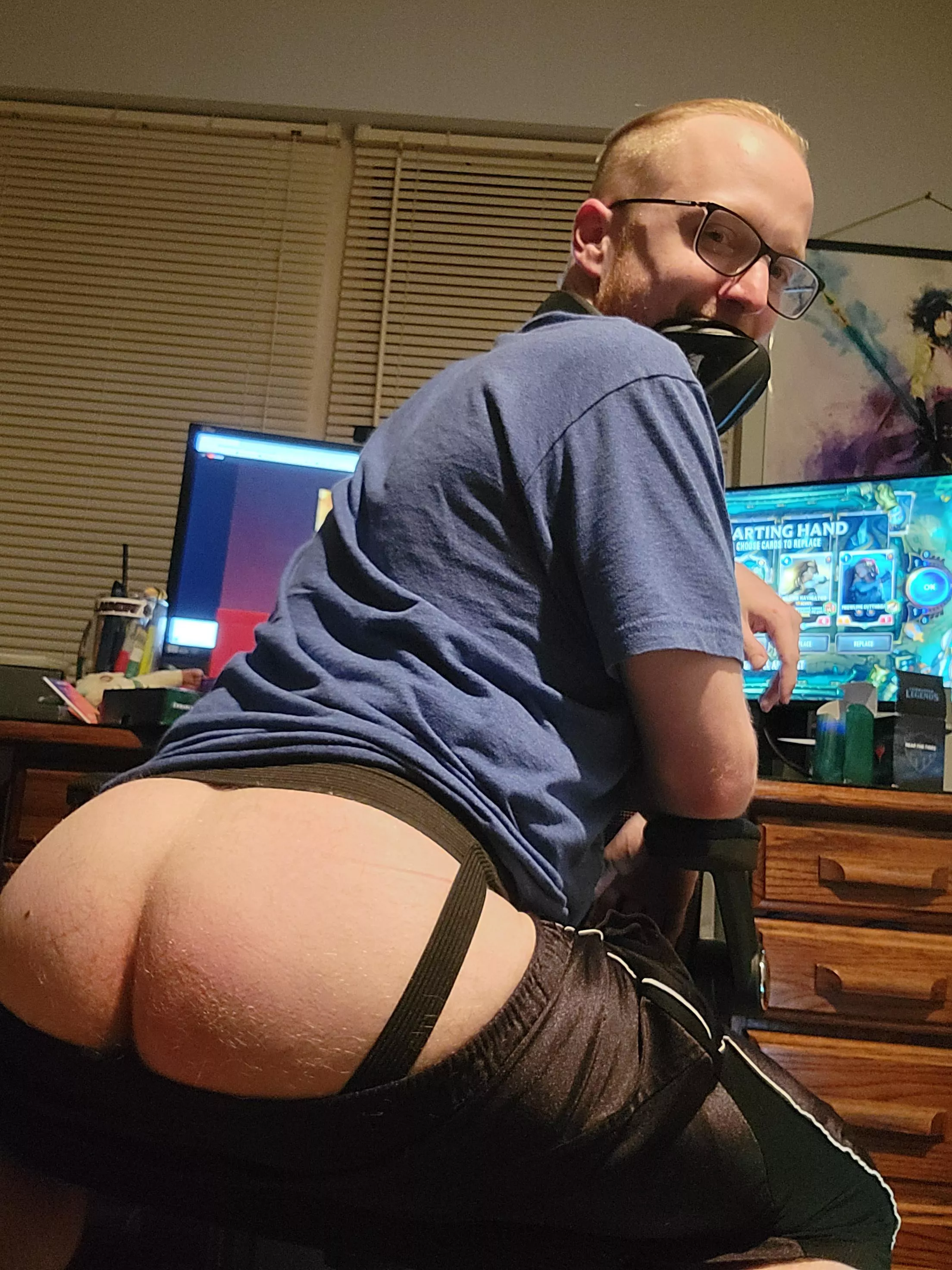 Can I get a backseat gaymer to help me with the new campaign in LoR? 😋🍑 posted by SwordsRUs202