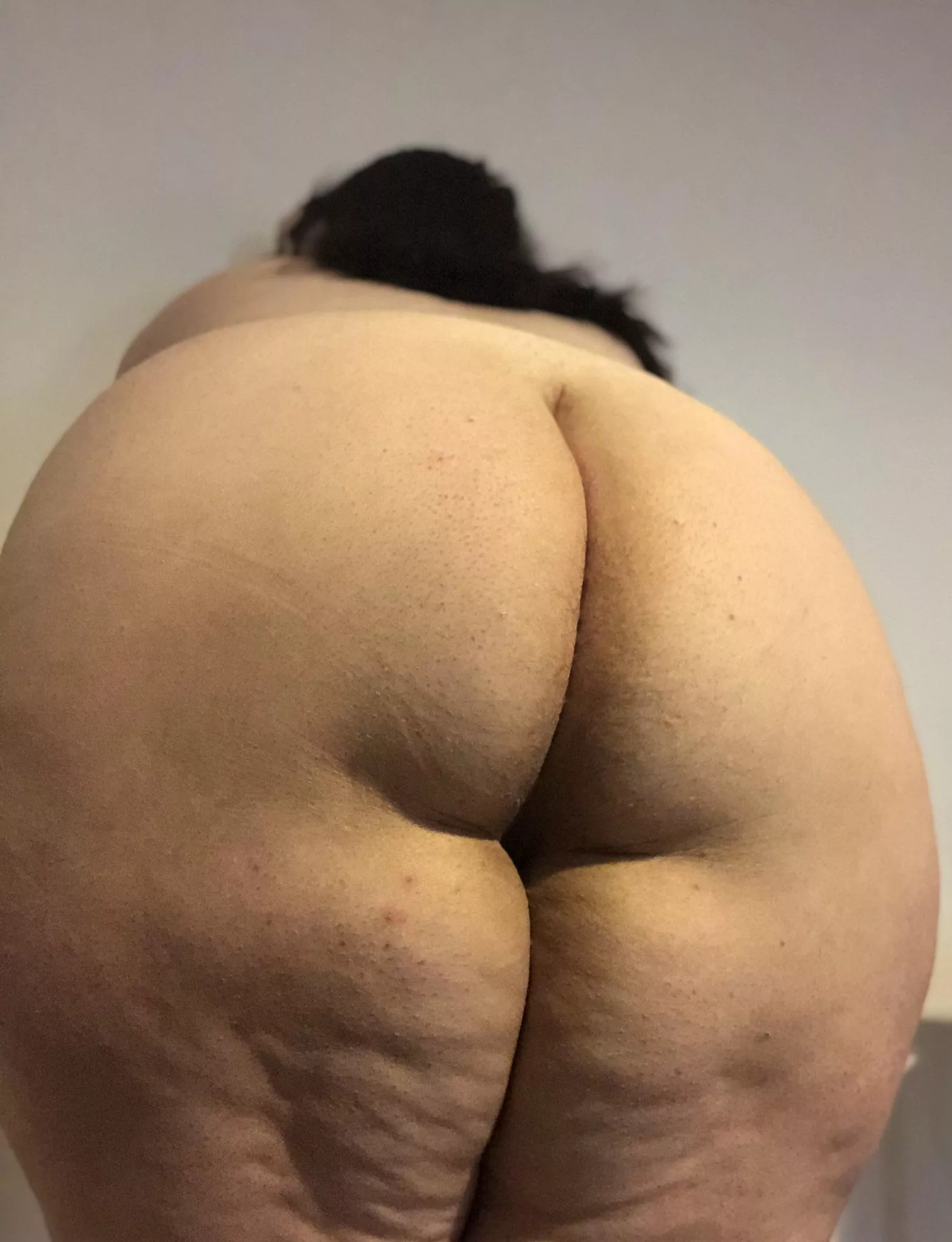 Can I get some booty rubs? Pretty please 👉🏻🥺👈🏻 posted by txttooedbby