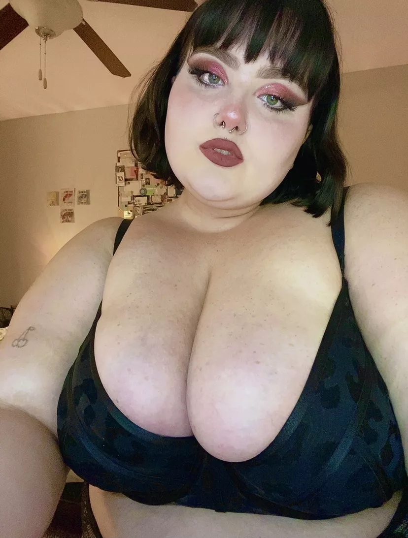 can i milk the cum out of your cock with my big tits? 🥺 posted by eslutsRus