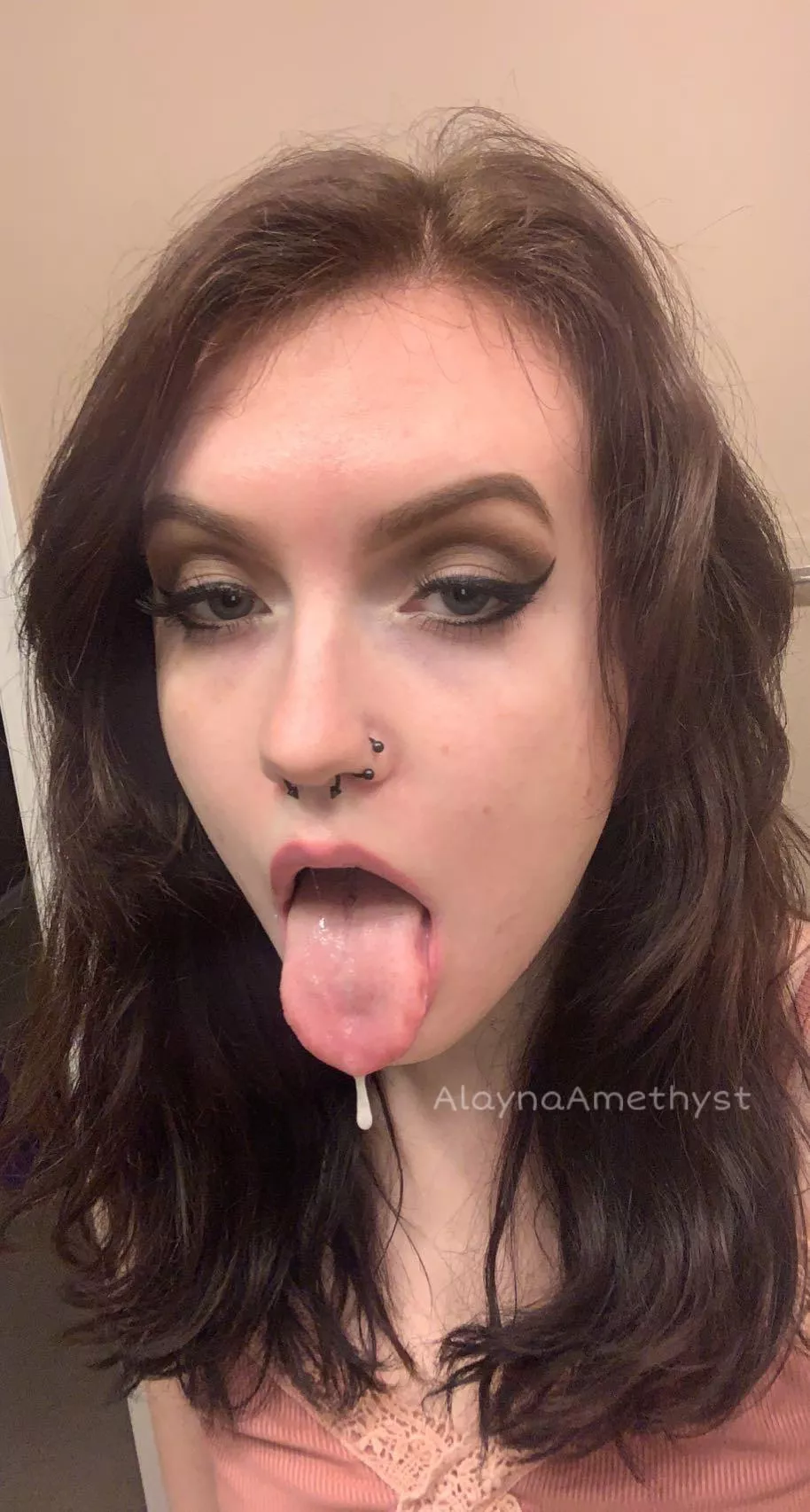 Can i spit in your mouth? 🥰 posted by AlaynaAmethyst