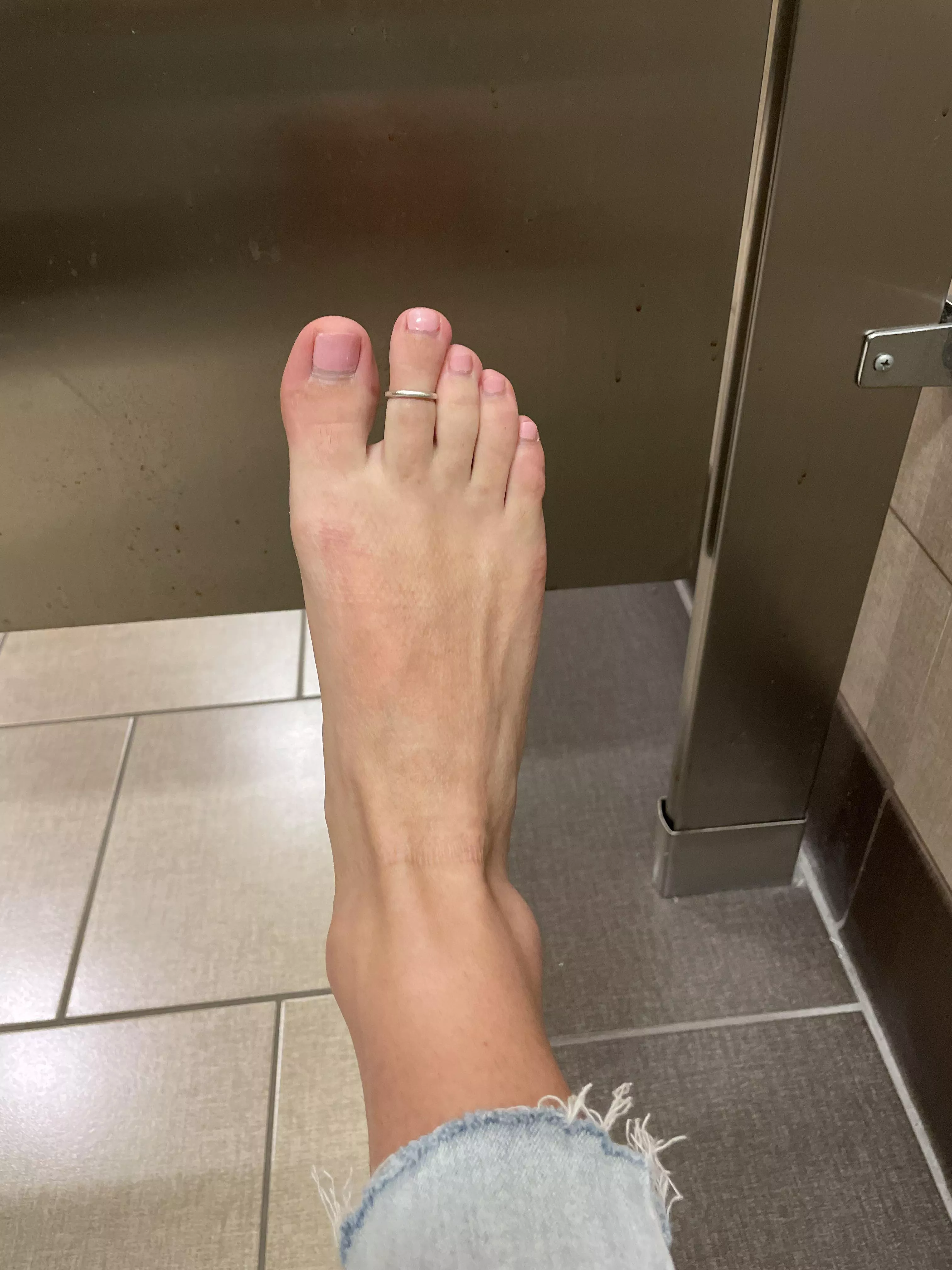 Can someone please meet me in the library bathroom and suck these toes pls 🥺😋 posted by angxl4you