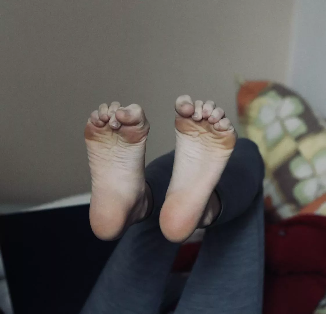 Can you imagine your c*ock between my soles? posted by _ivannabelle