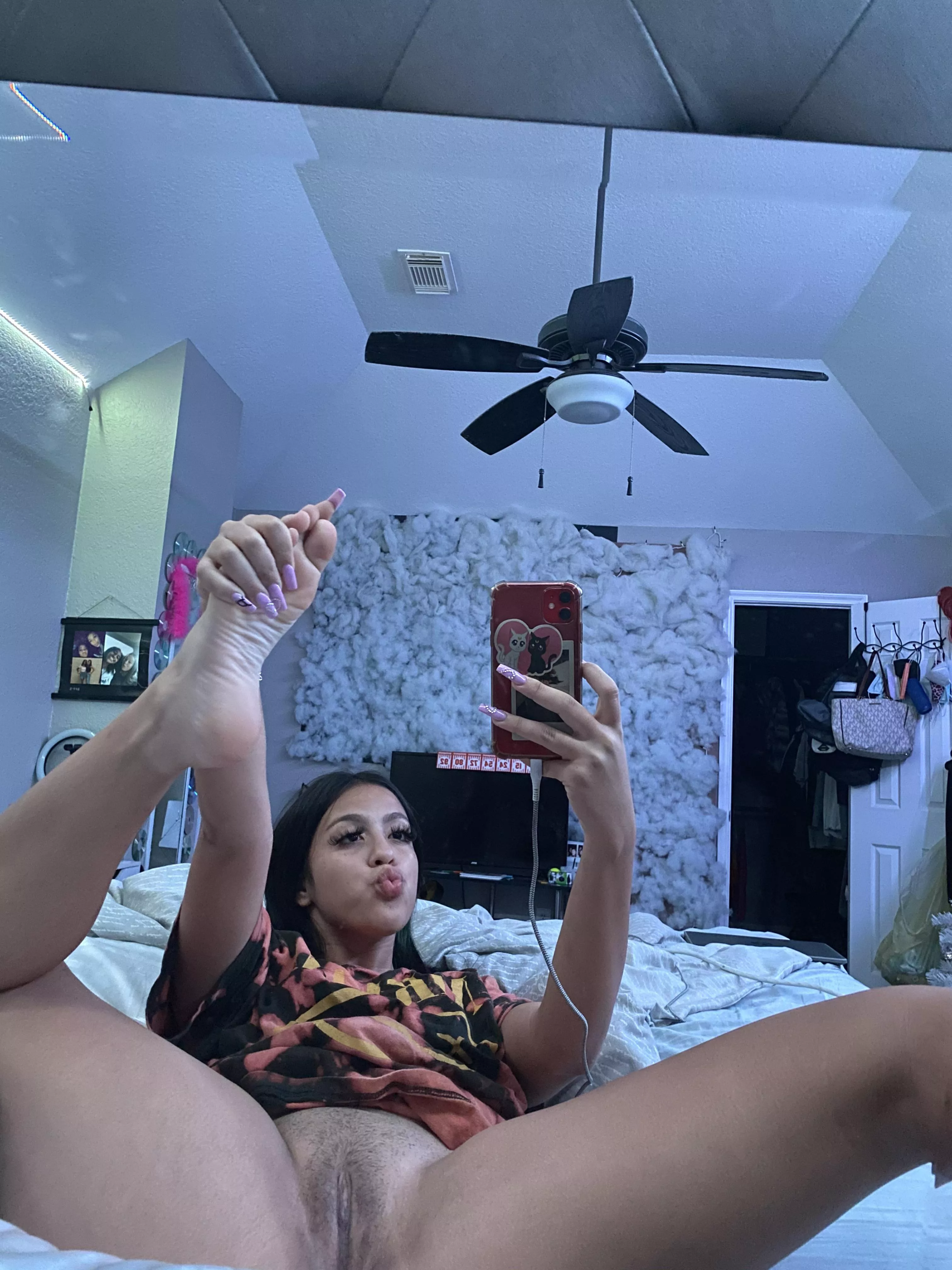 Can you make my legs go behind my head ðŸ¥º posted by AleenaV