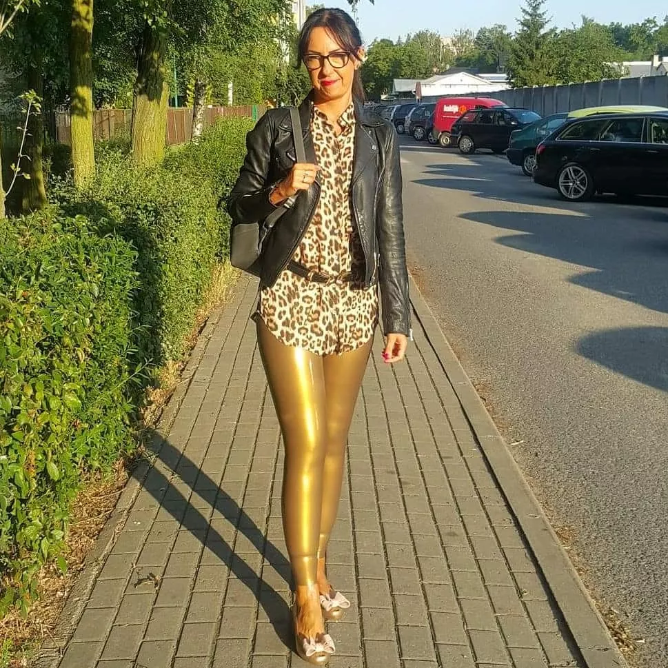 Casual latex leggings / Find the model here: https://www.instagram.com/agnieszkalowiczanka/ posted by BobRoss235