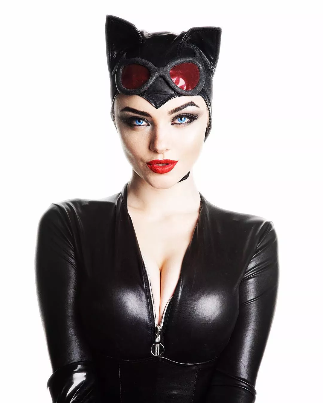 Catwoman by Xenia Shelkovskaya posted by confused_soul_10