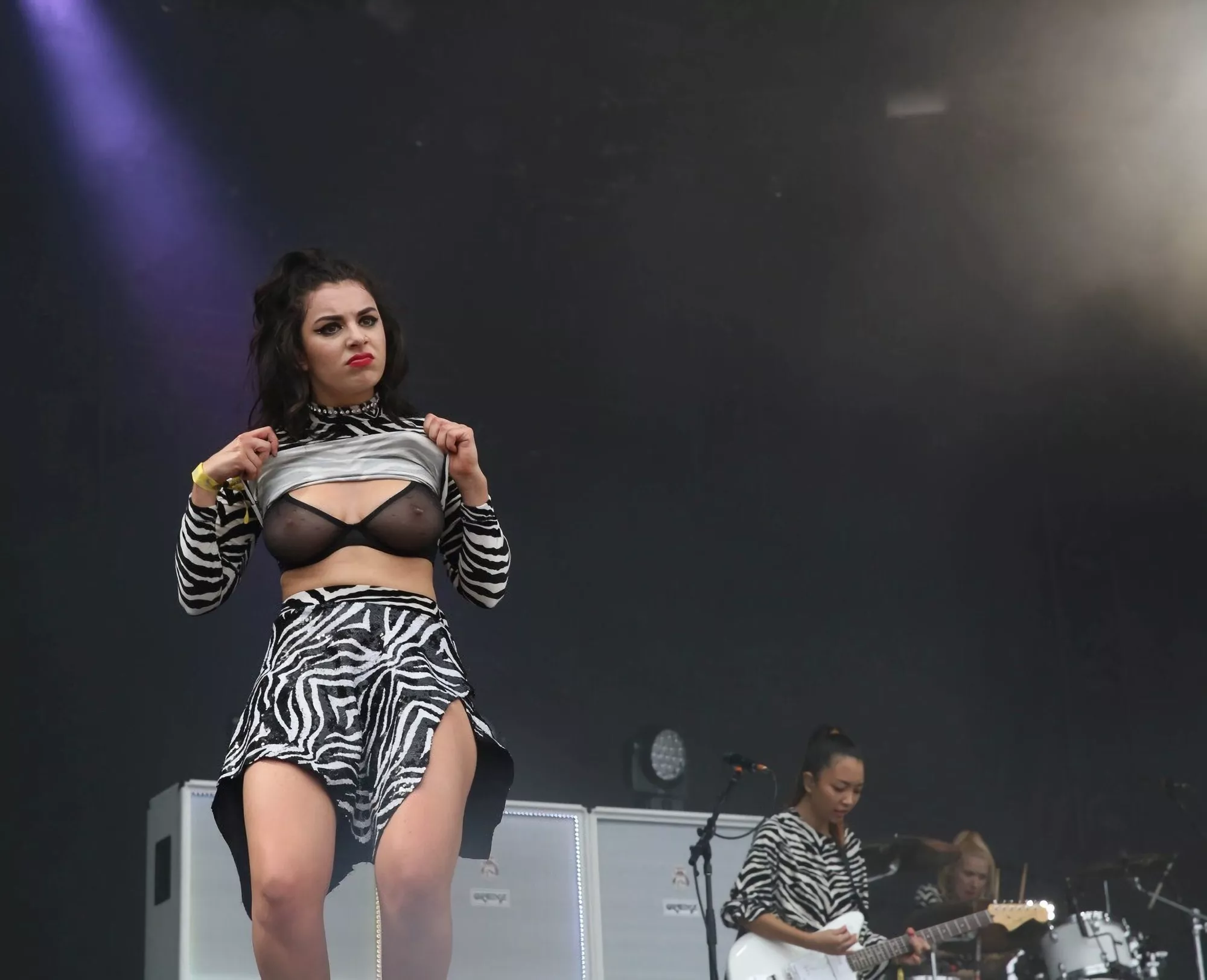 Charli XCX lifts her top posted by bigreds_82