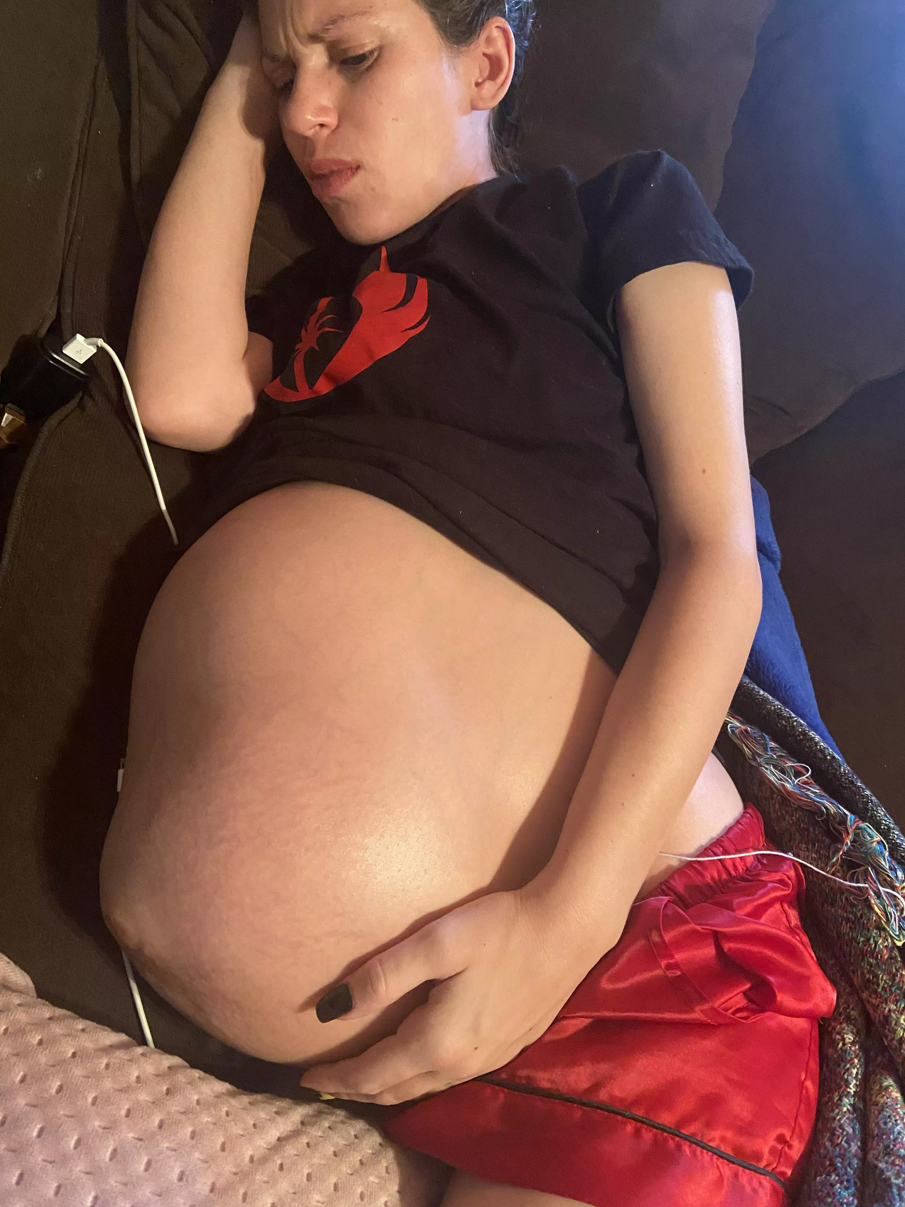 Check out my Dropbox! 💕💦🍆✨87 full length VIDEOS✨ of my twin 👯‍♀️ pregnancy 🤰🏻look what popped up in my fb memories! posted by preggoslut94