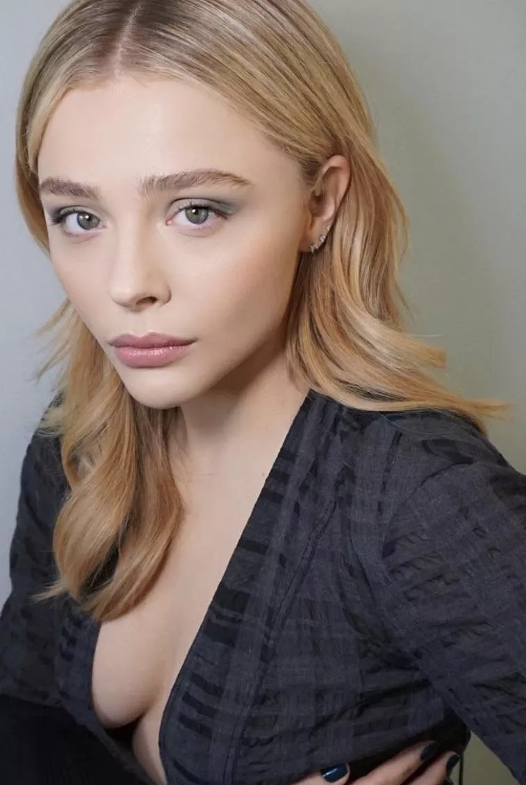 Chloe Grace face is perfect for cum shot posted by NickelFormation