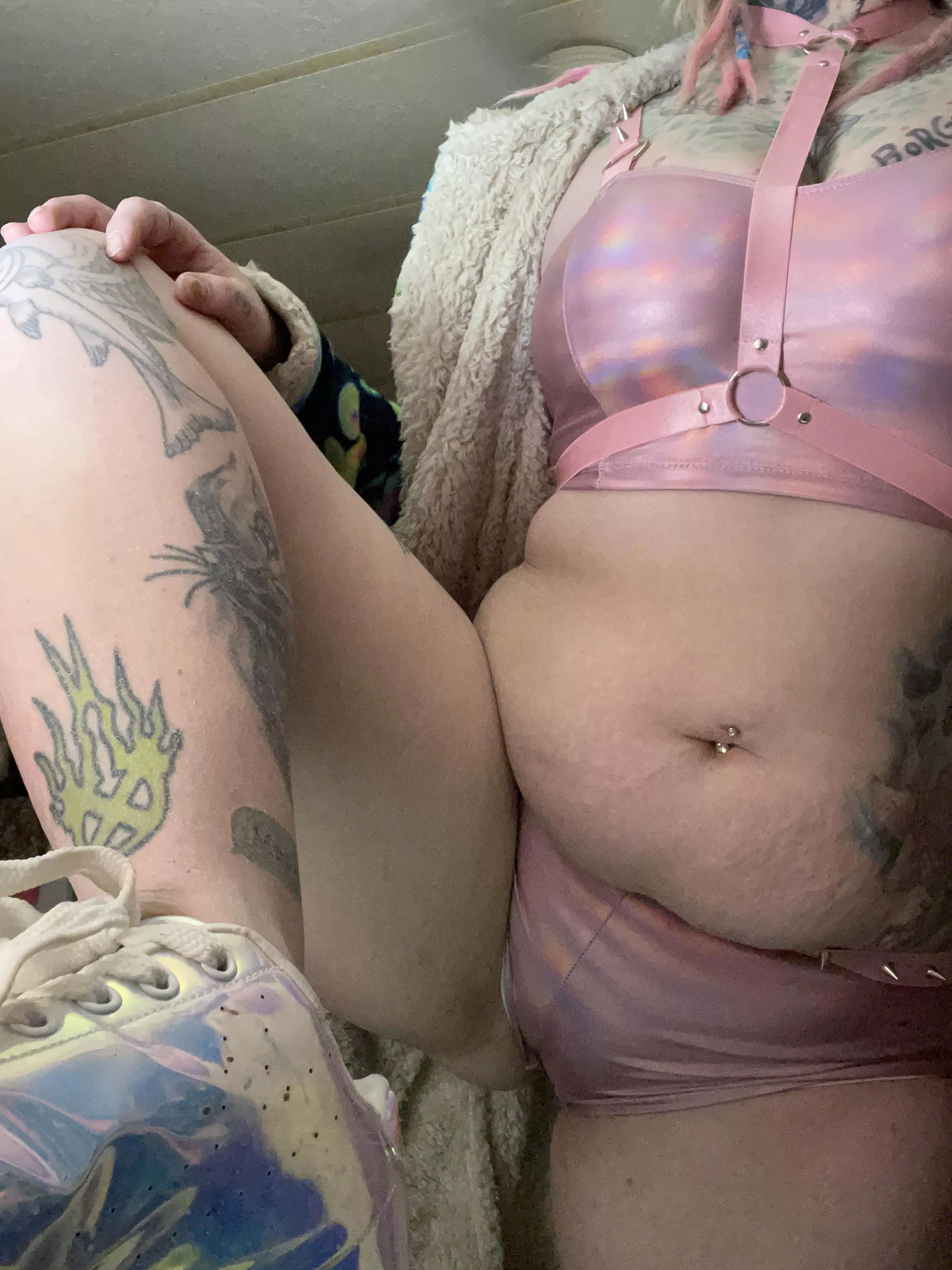 Chubby, pierced, rave bellybutton💕 posted by roxiiriott