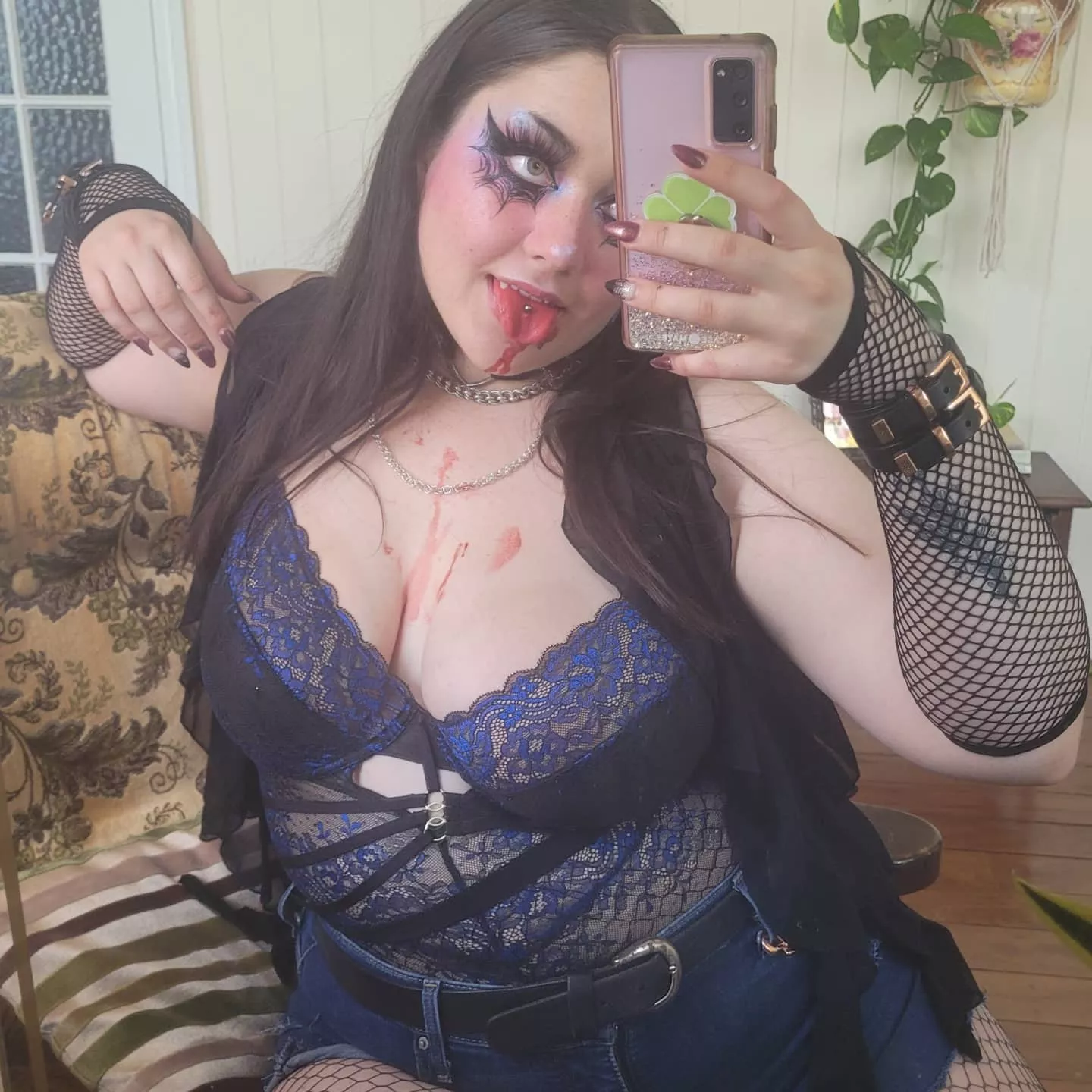 Chubby vamp posted by Nixierune