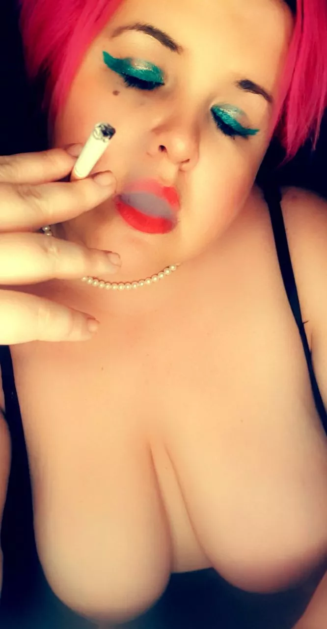 Cigarettes, orgasms and late nights 💋 posted by Addedsugar32