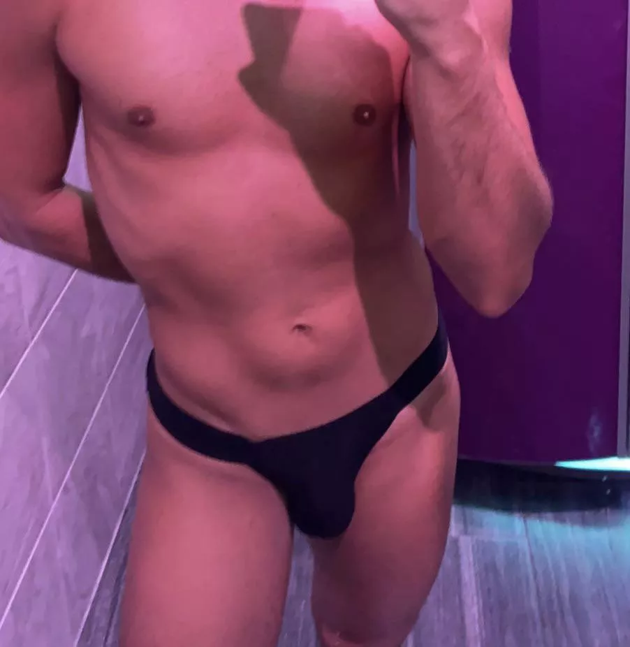 Classic black briefs posted by Gymtwink5