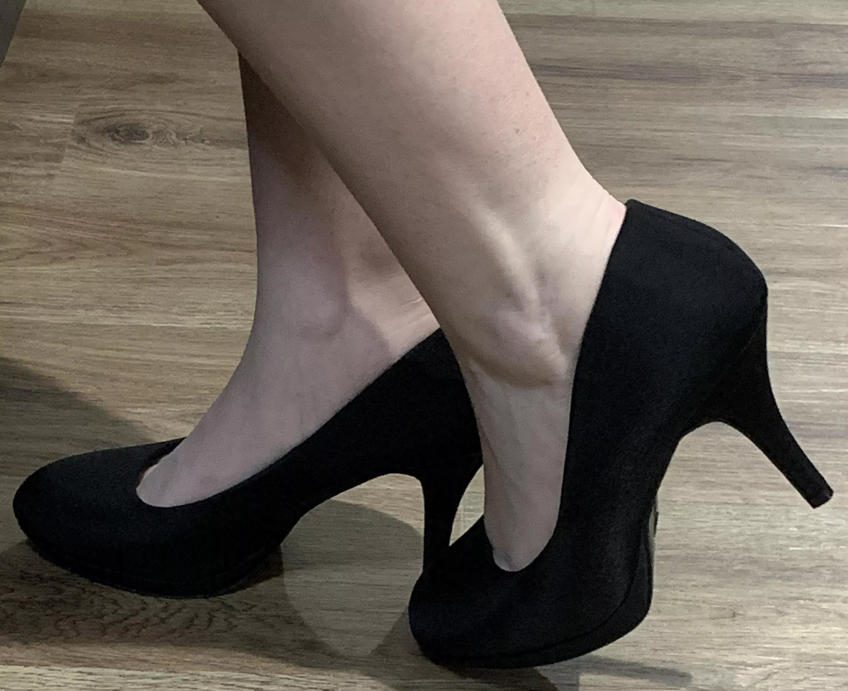 Classic black heels 🖤 posted by LusciousLongFeet