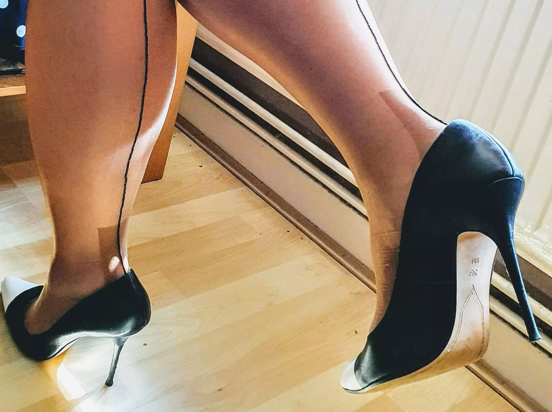 Classic heels posted by nylonteese