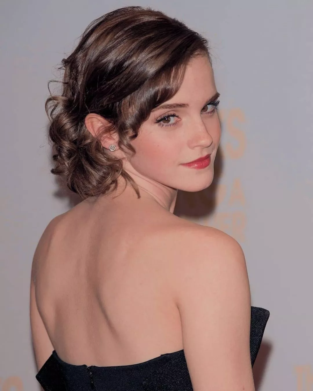 Classy Emma Watson posted by No-Pollution-2666