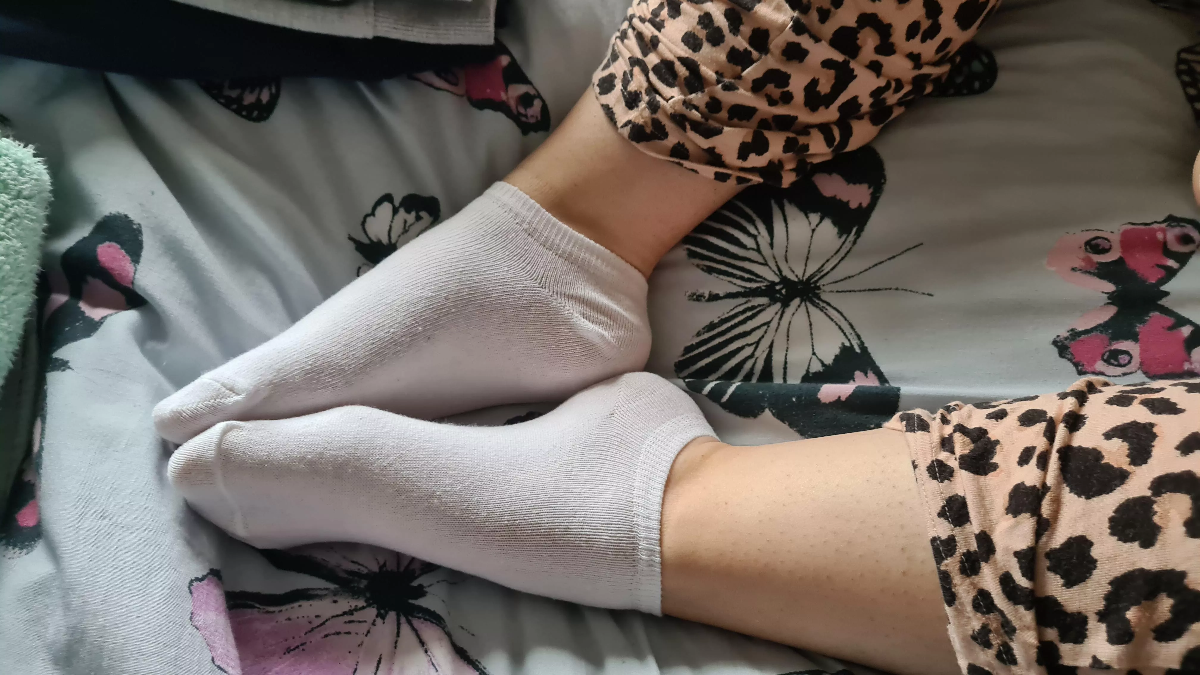 Clean and white, ready to please a fan with custom pics 😍 posted by Mysocksforyou