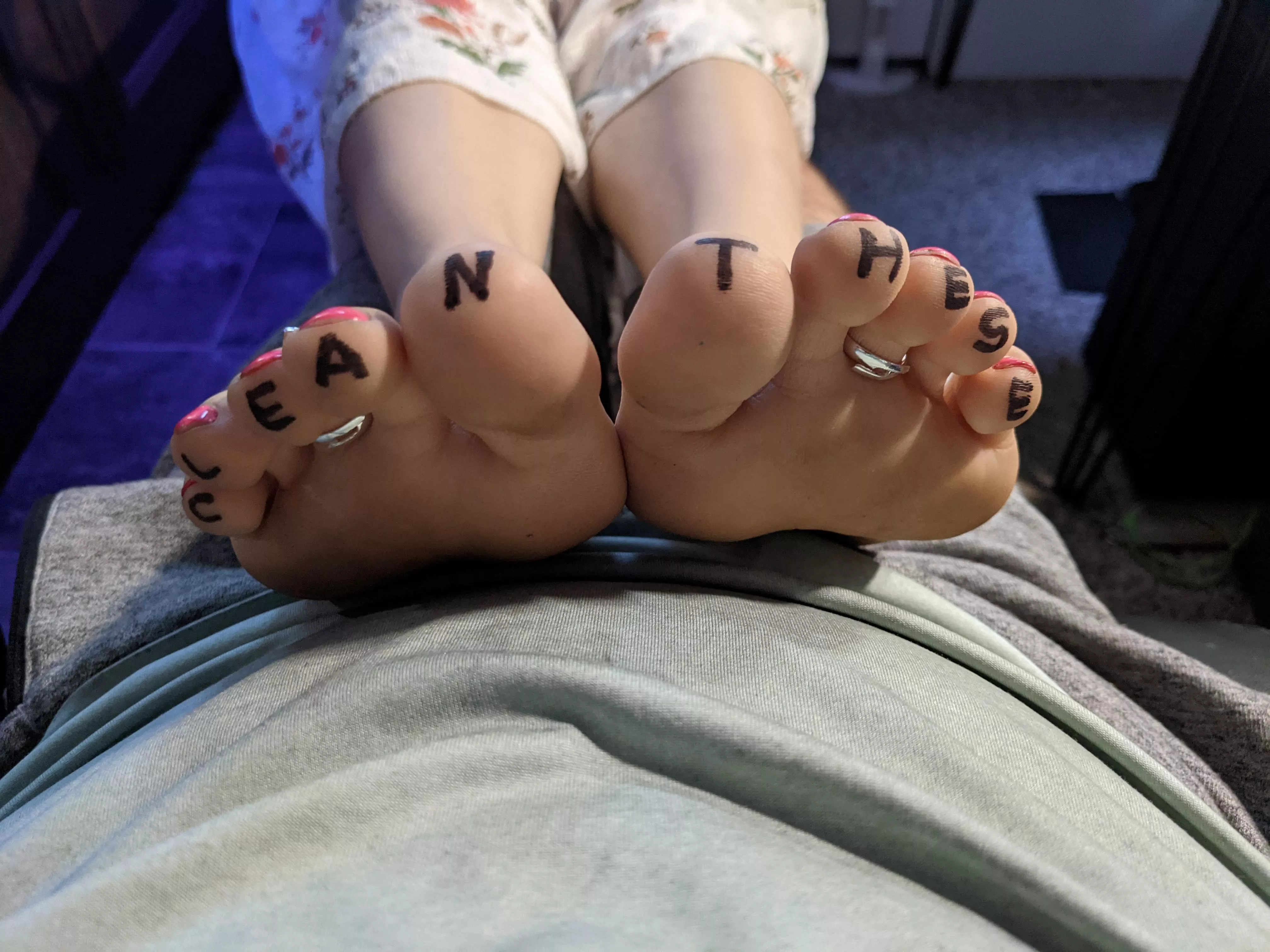 Clean These Toes Pls 🥺 posted by Au79Aurora