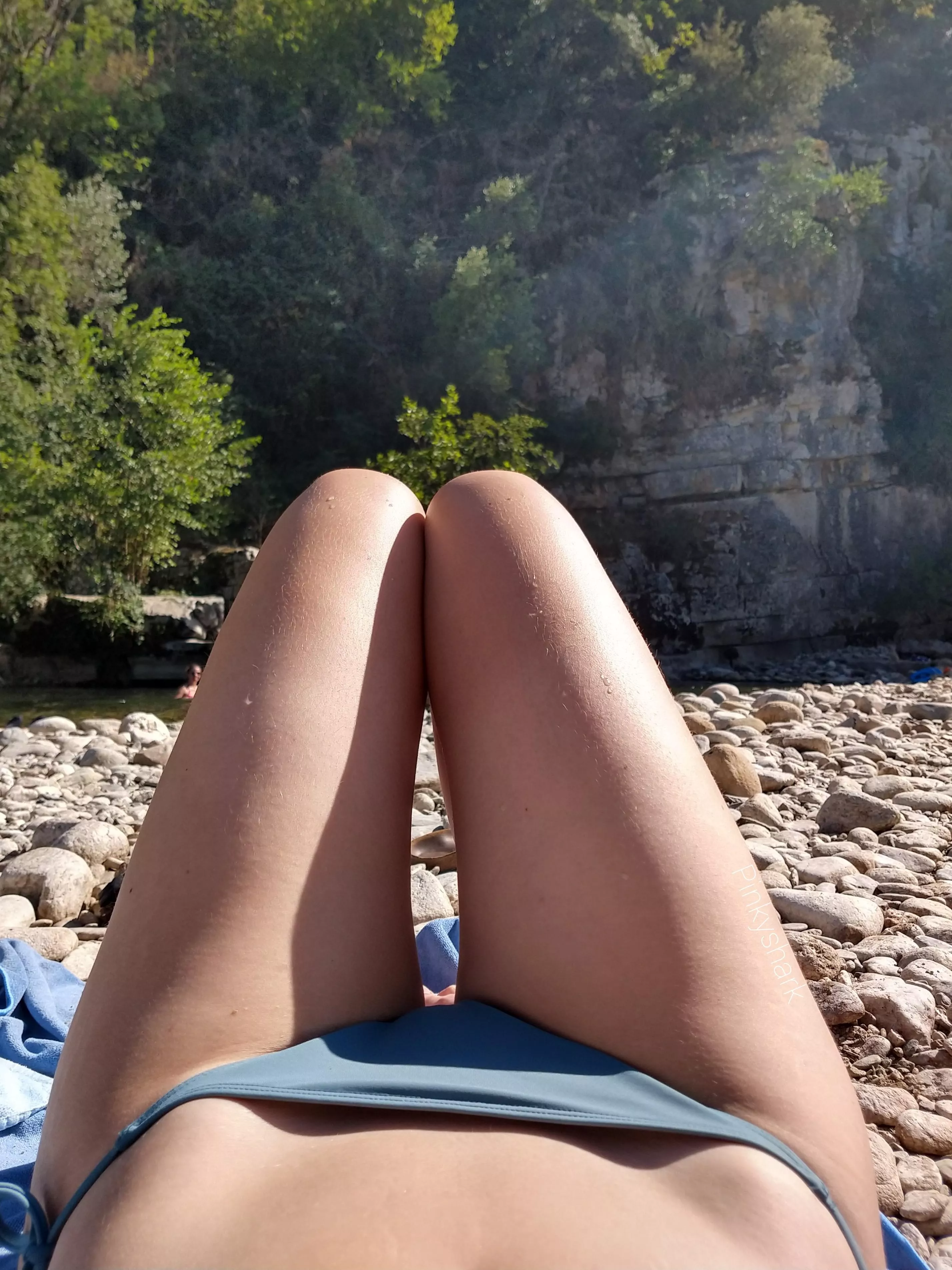 Close your eyes and feel that summer breeze [F] by /u/pinkyshark posted by creepgirl