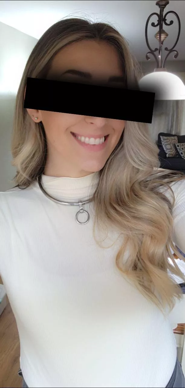 Collared and ready for Shopping at the mall. I love showing my true self in public 🥰 posted by collaredbabe