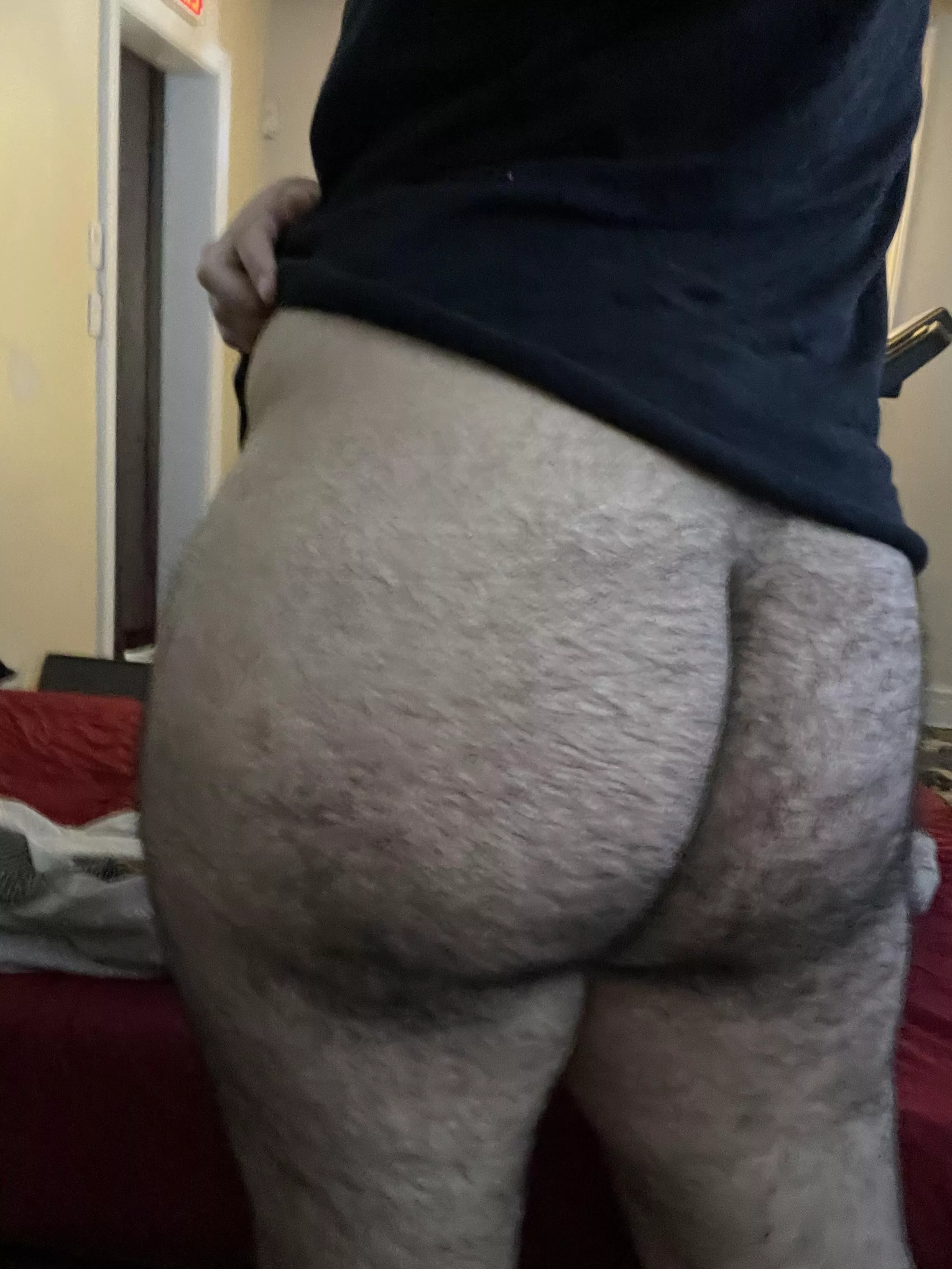 Come and rub my ass (m 28) posted by [deleted]