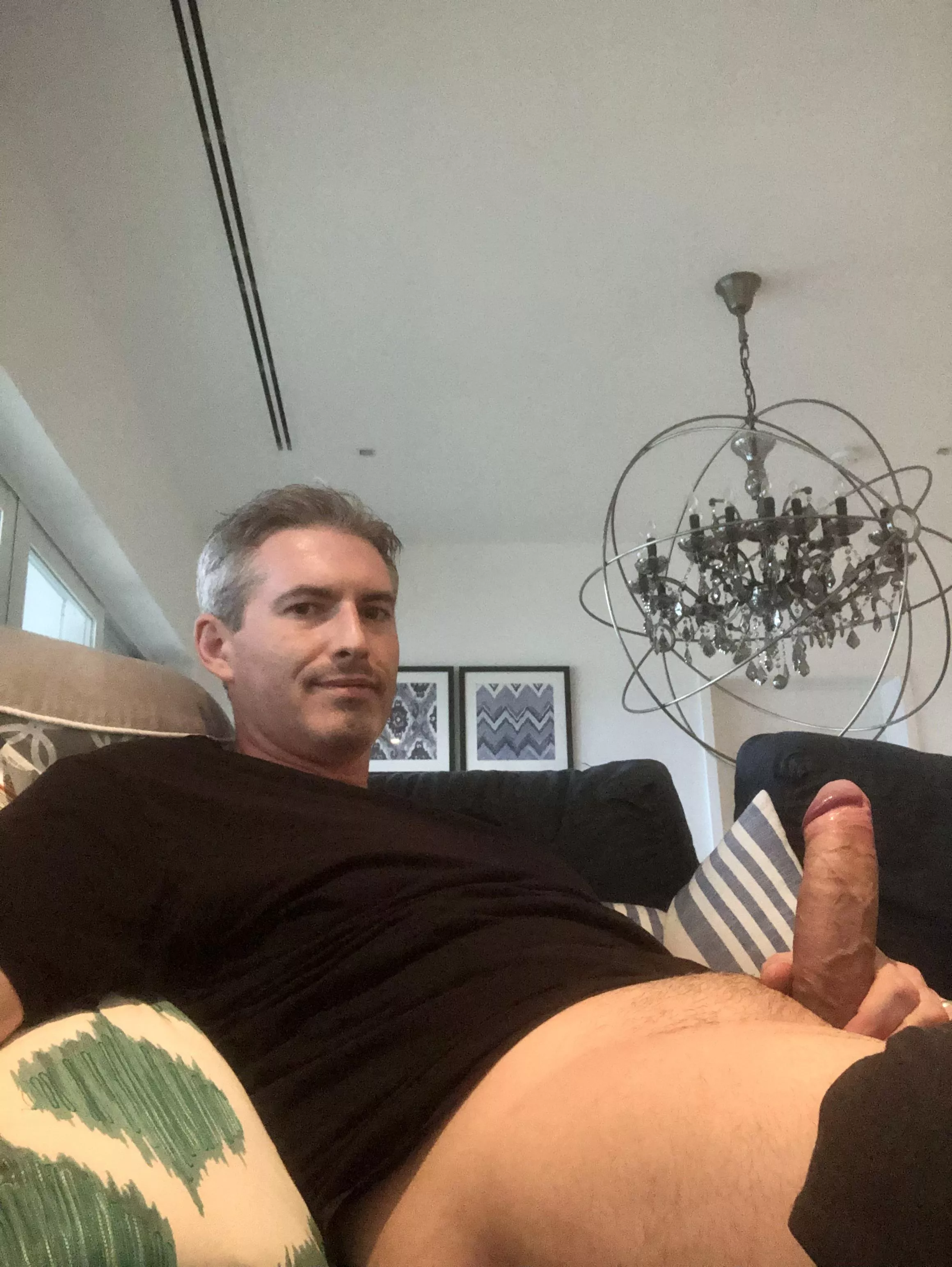 Come and sit on Daddy’s cock posted by Gentlemangiant345