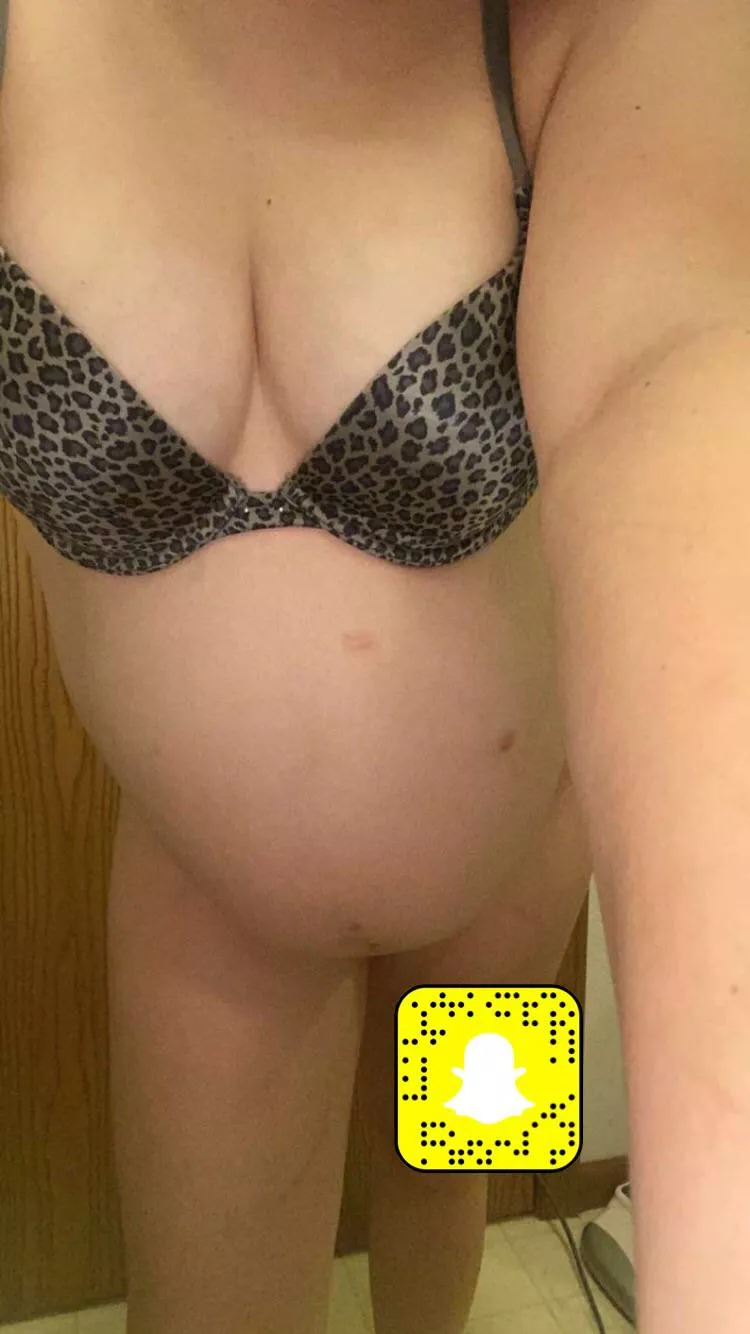 Come feel my tight belly posted by Chanelskye024