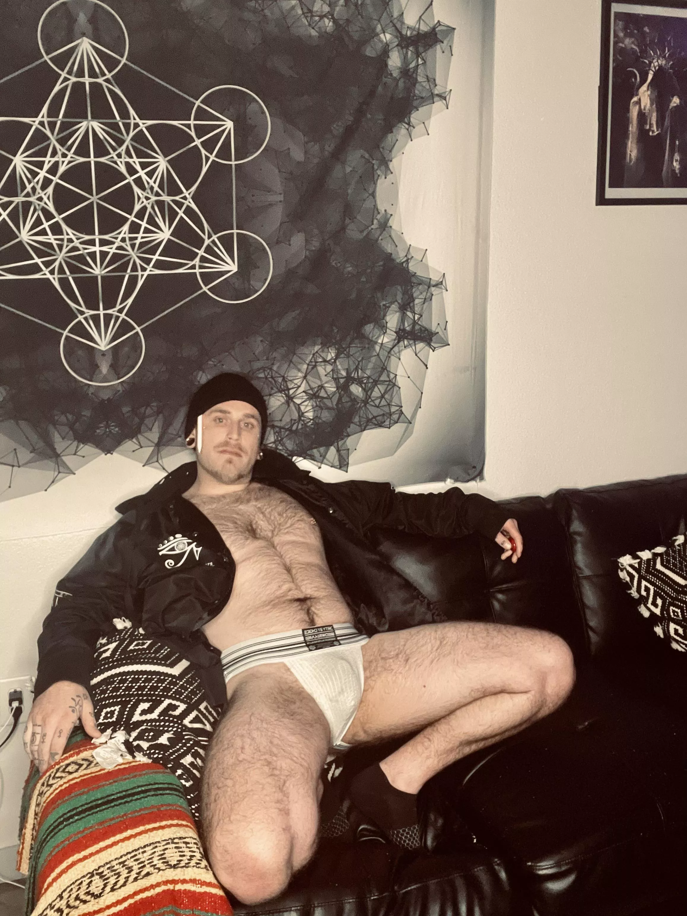 Come hang out 😈 posted by Puzzleheaded-Sale-20