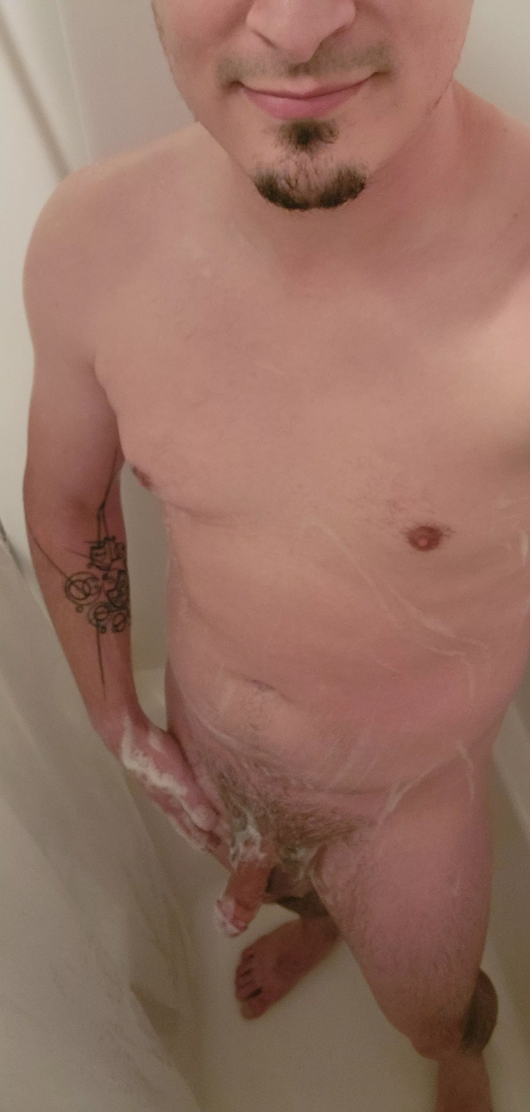 Come help get this dad bod clean... or dirty 😈 posted by MrAllanX