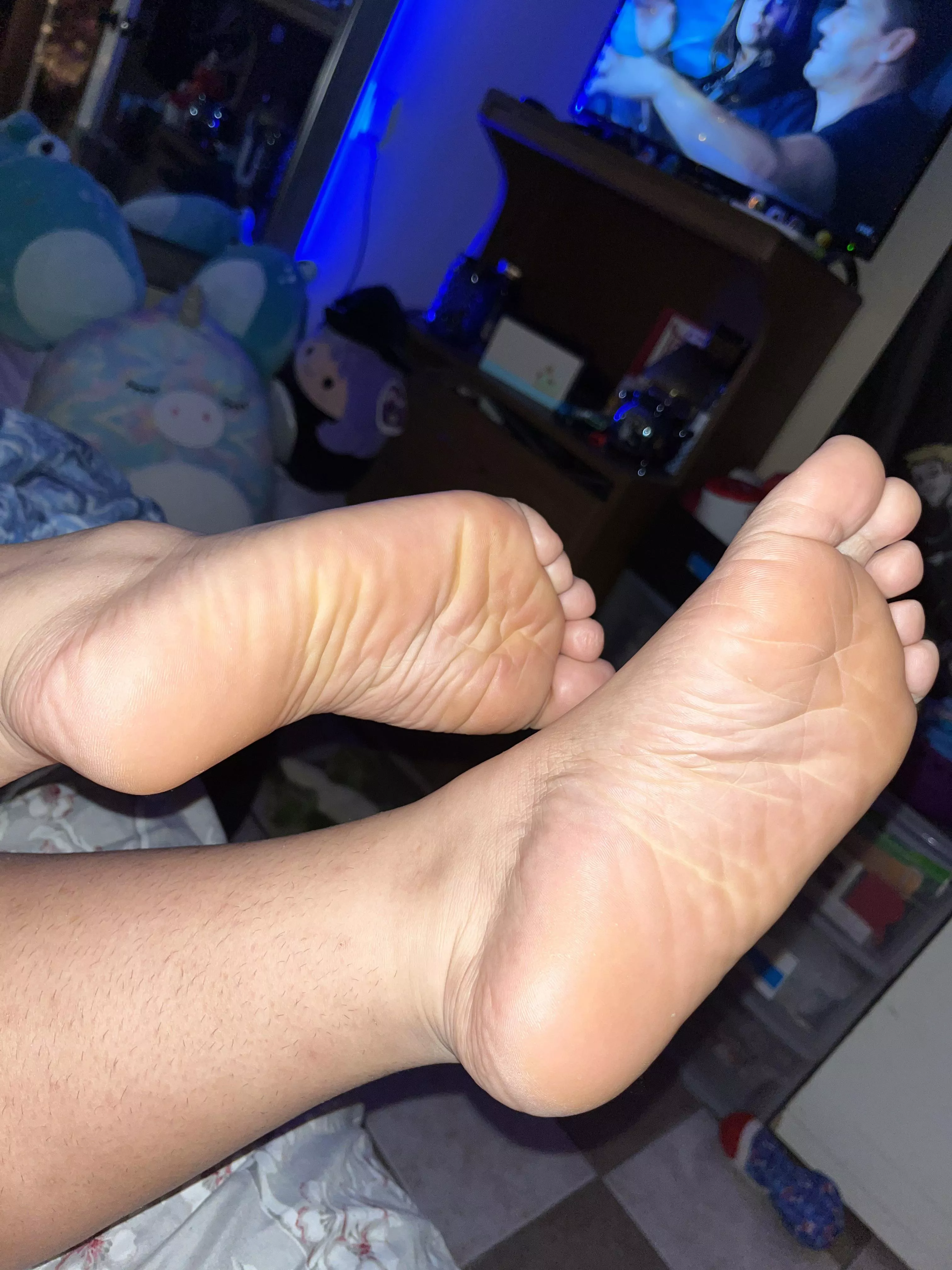 come kiss them bby 🥰 posted by Spancebunzzz