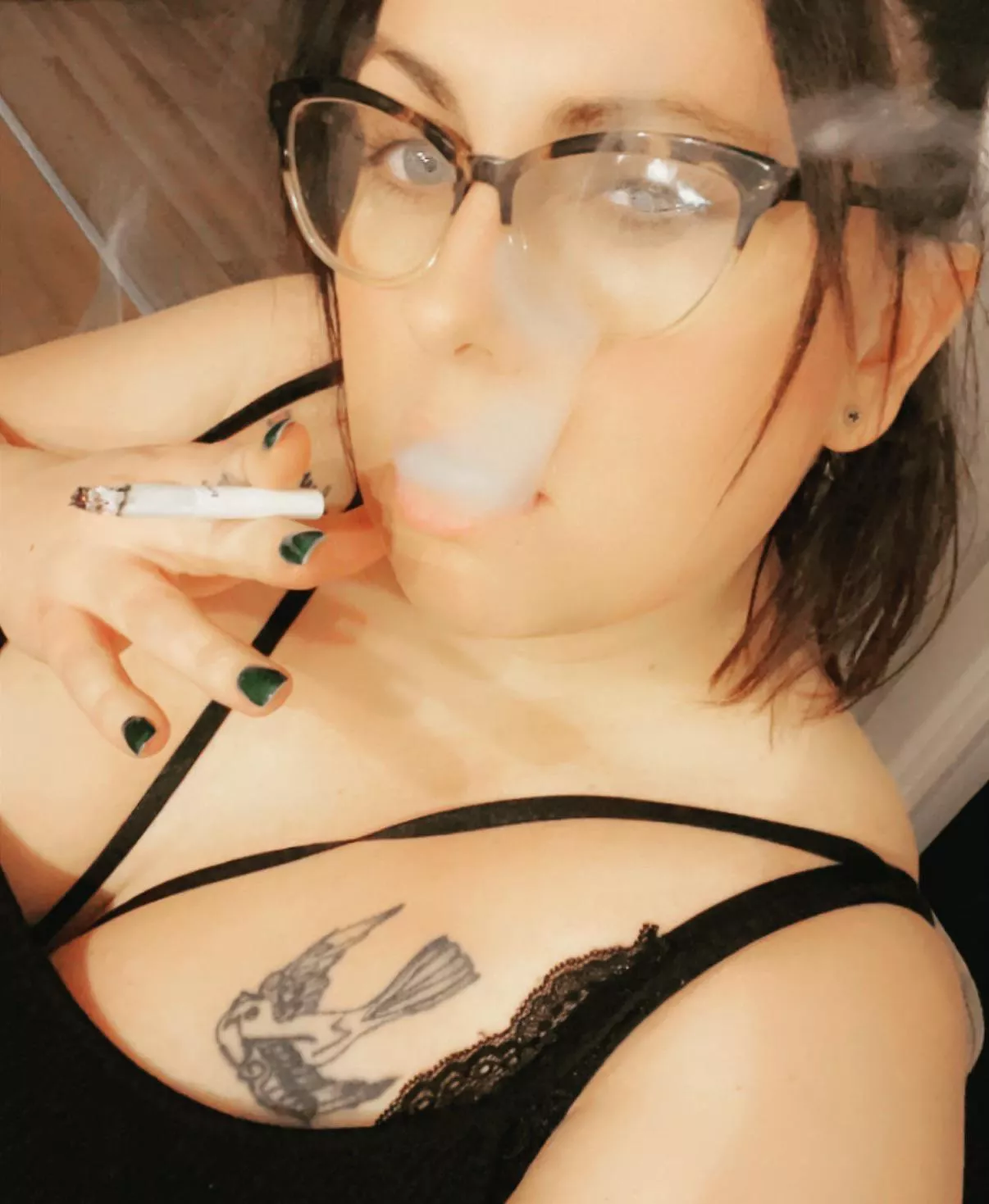 Come see more of red lips and smoke… 🔗 in comments!! No PPV! Plus Discount till the end of the day! posted by english-han