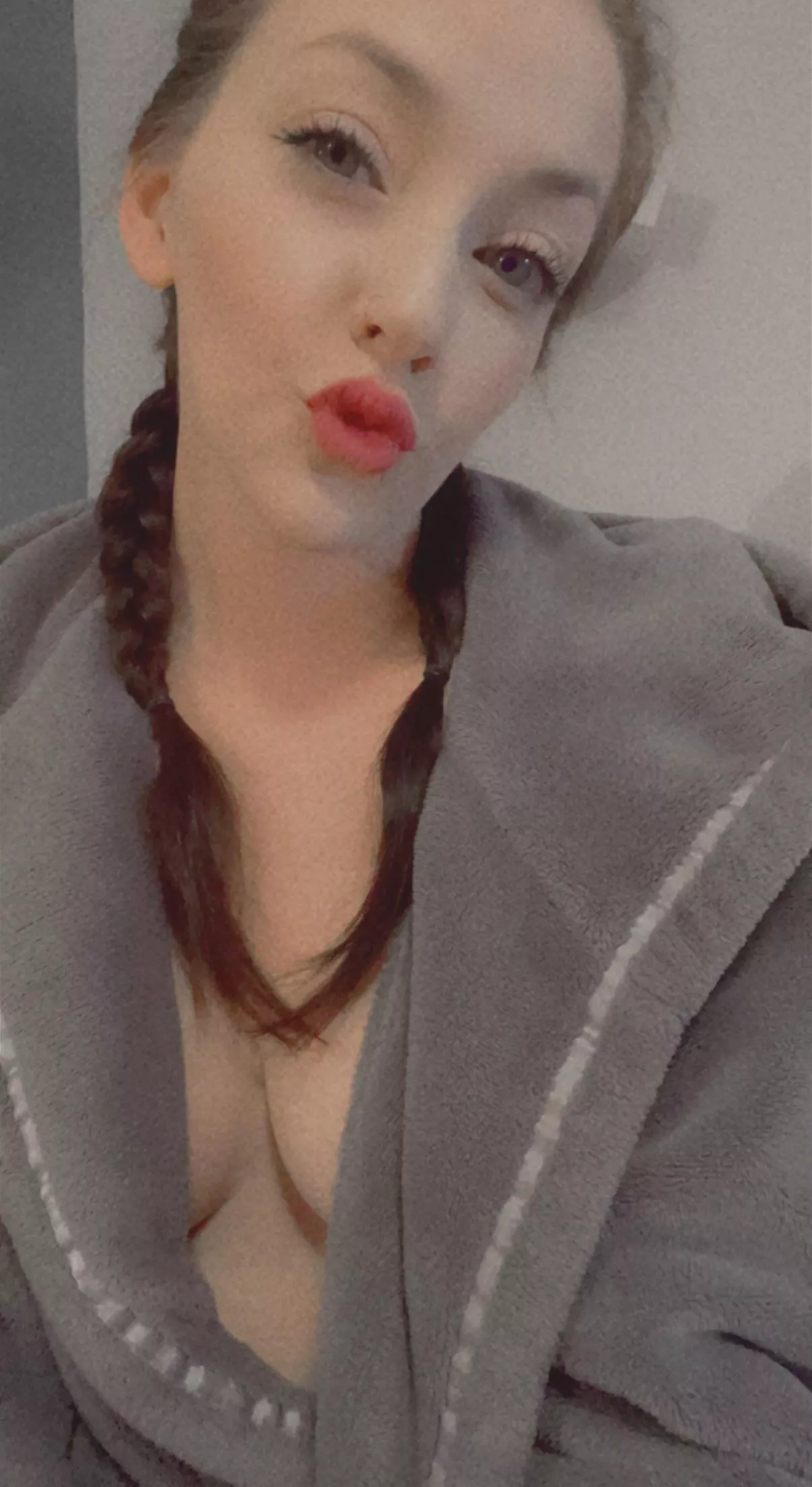 Come see what’s under this robe 😈 posted by Lilpeachymama