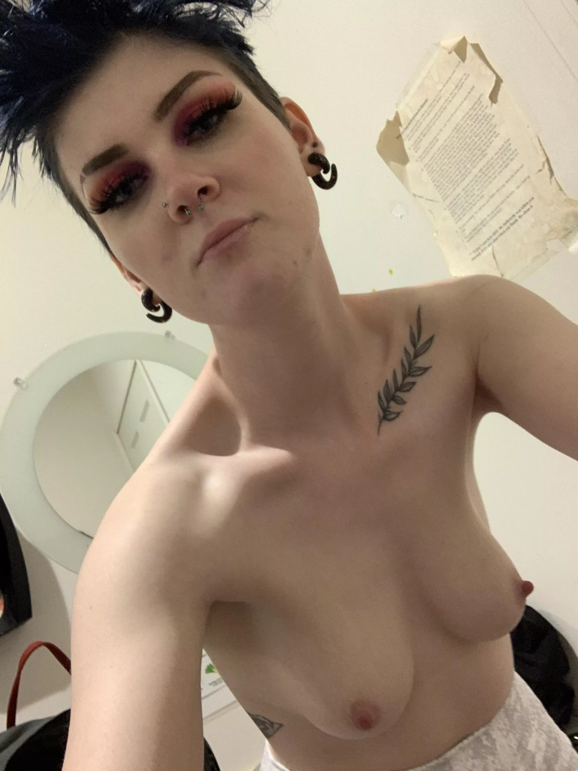 come suck my tits in my workplace bathroom posted by julesjade99