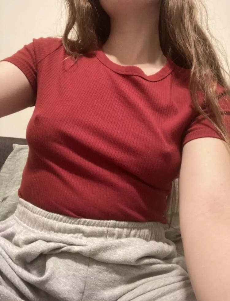 Comfy evenings 🌆 (24F) posted by lacey_lane