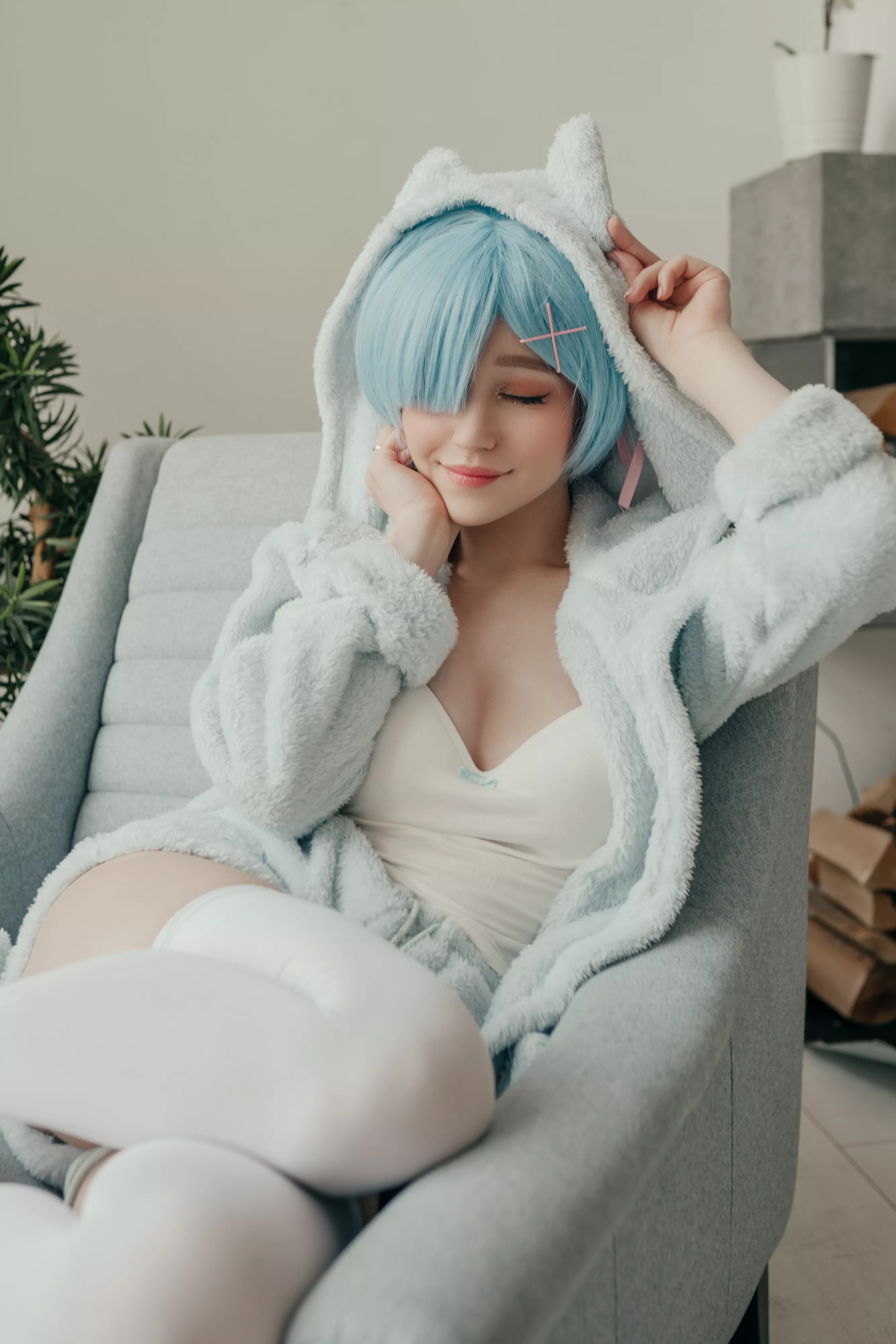 Comfy Kitty Rem in the morning By Donnaloli posted by Donnaloli