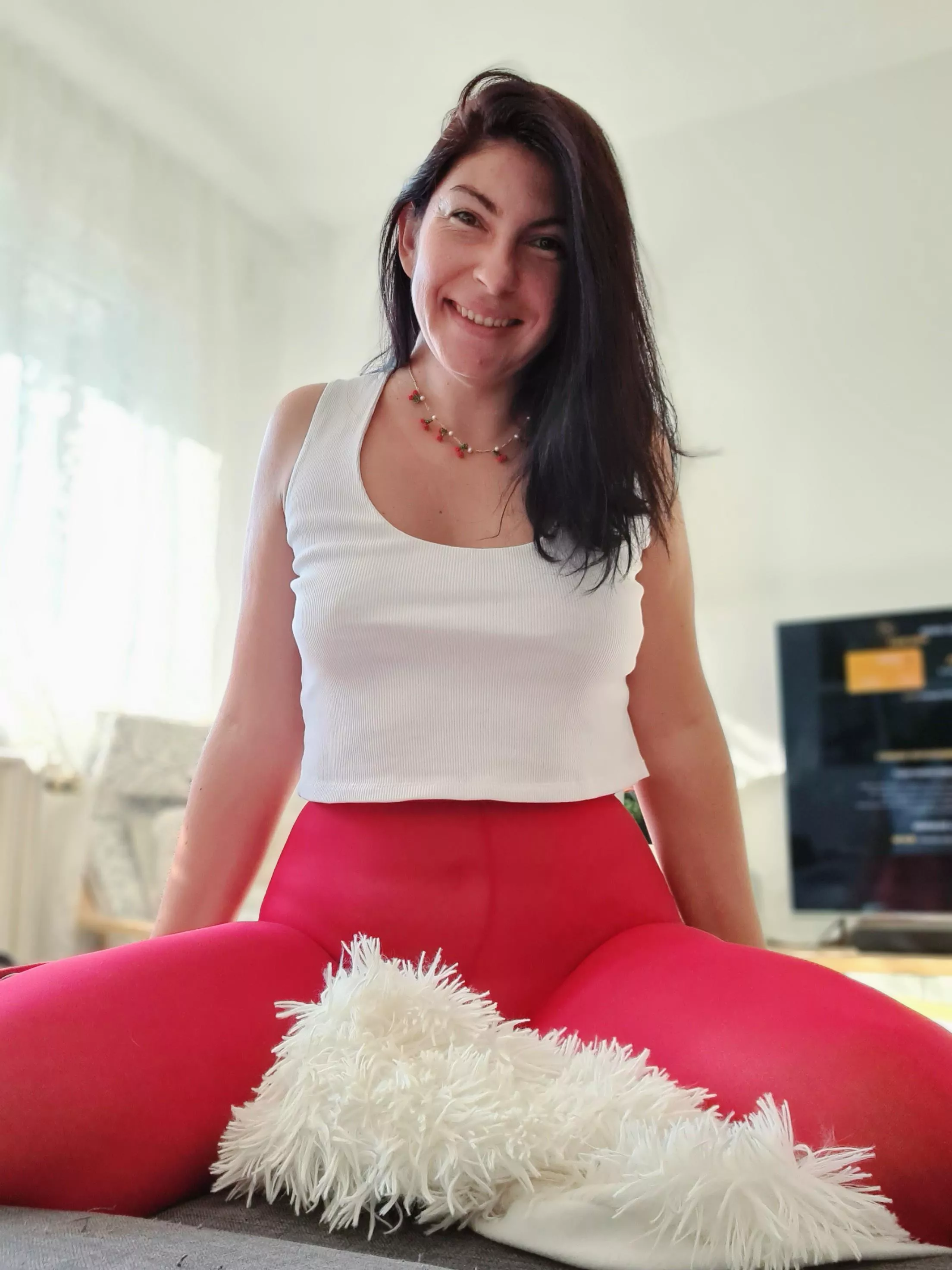 Comfy red pantyhose for today 🍒 posted by swiftkiss