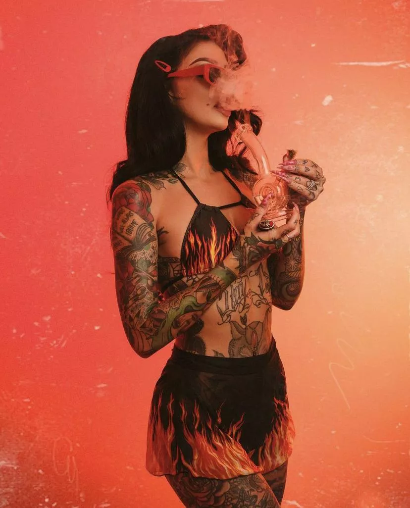 Comin' in HOT posted by angela_mazzanti