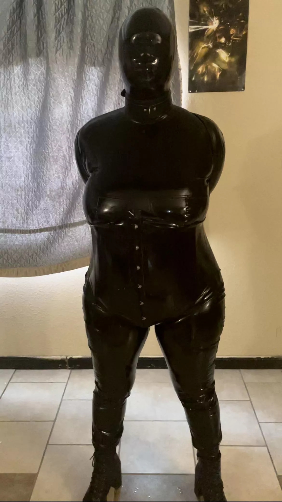 Complete latex coverage is my favorite [oc] posted by chaosbondage