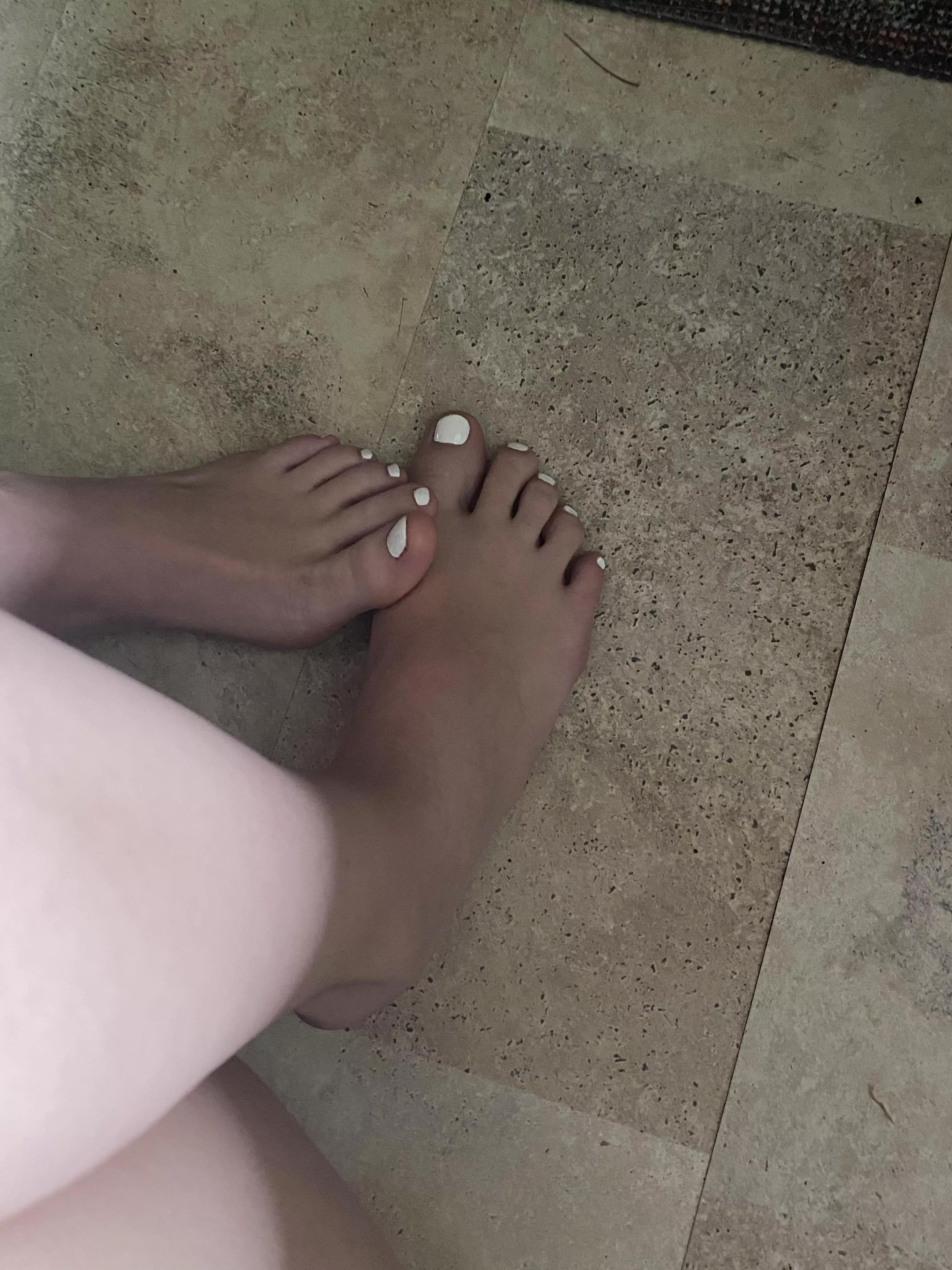 compliment my pretty toes posted by sseebehtevas