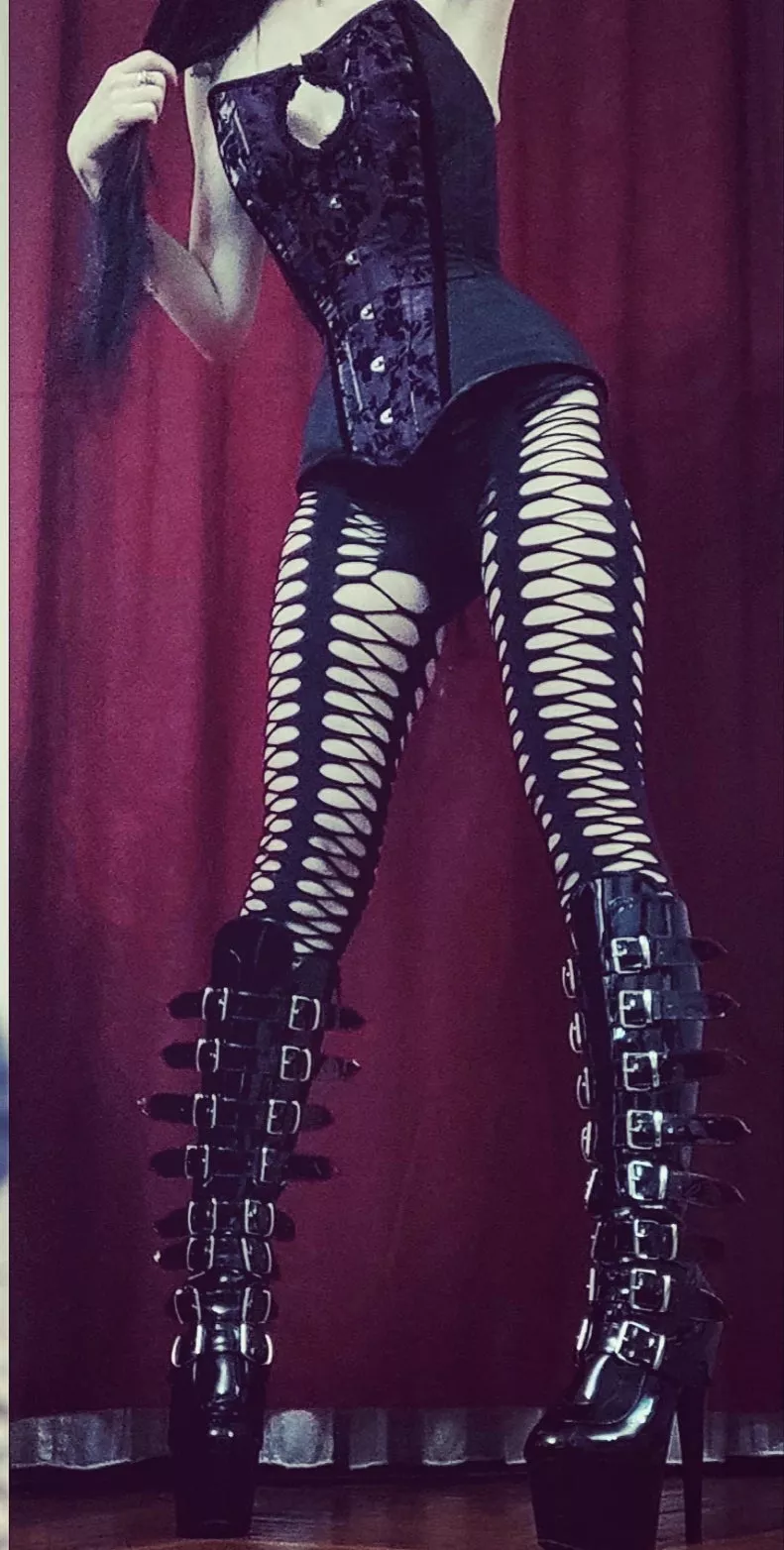 Corset, fishnets and boots, what do you notice first? posted by ShiPoison