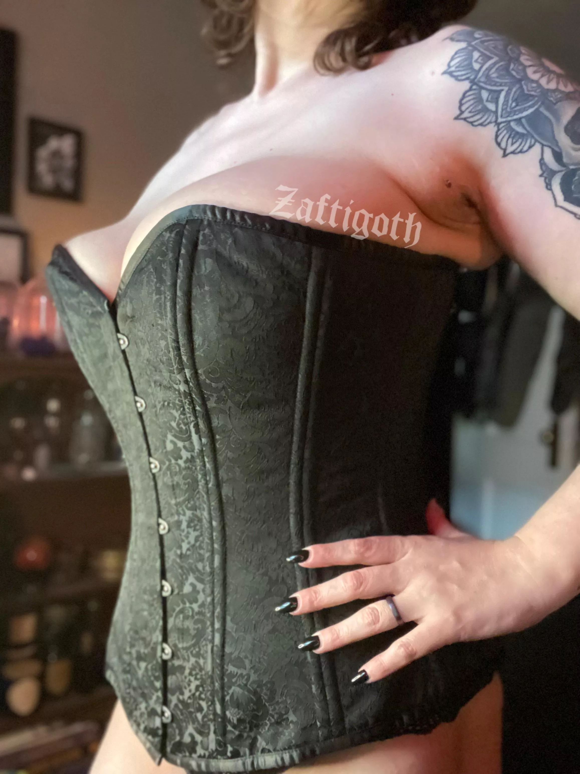 Corsets make me feel so sexy posted by zaftigoth