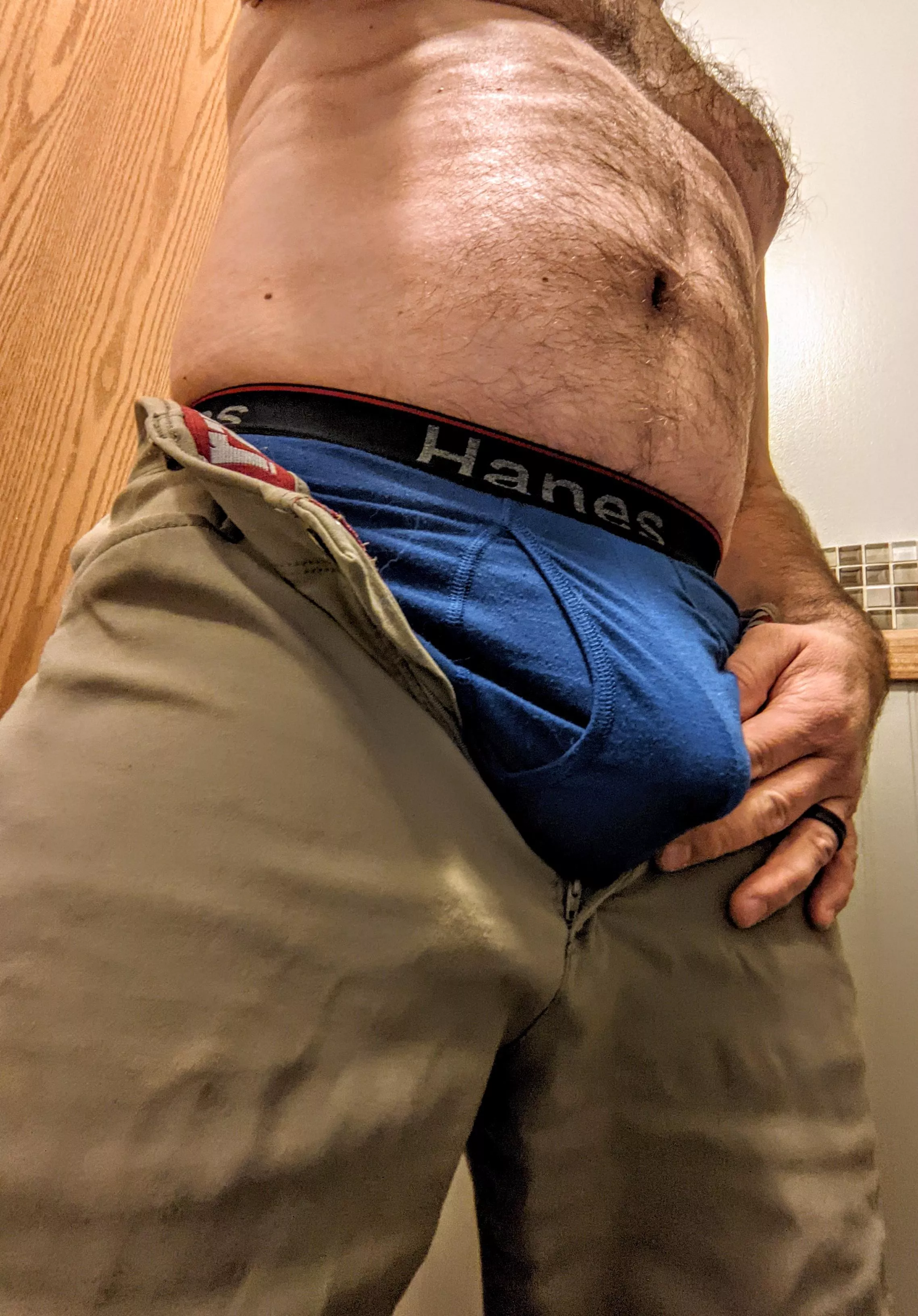 Could use some help getting zipped up posted by 40ish_college_dude