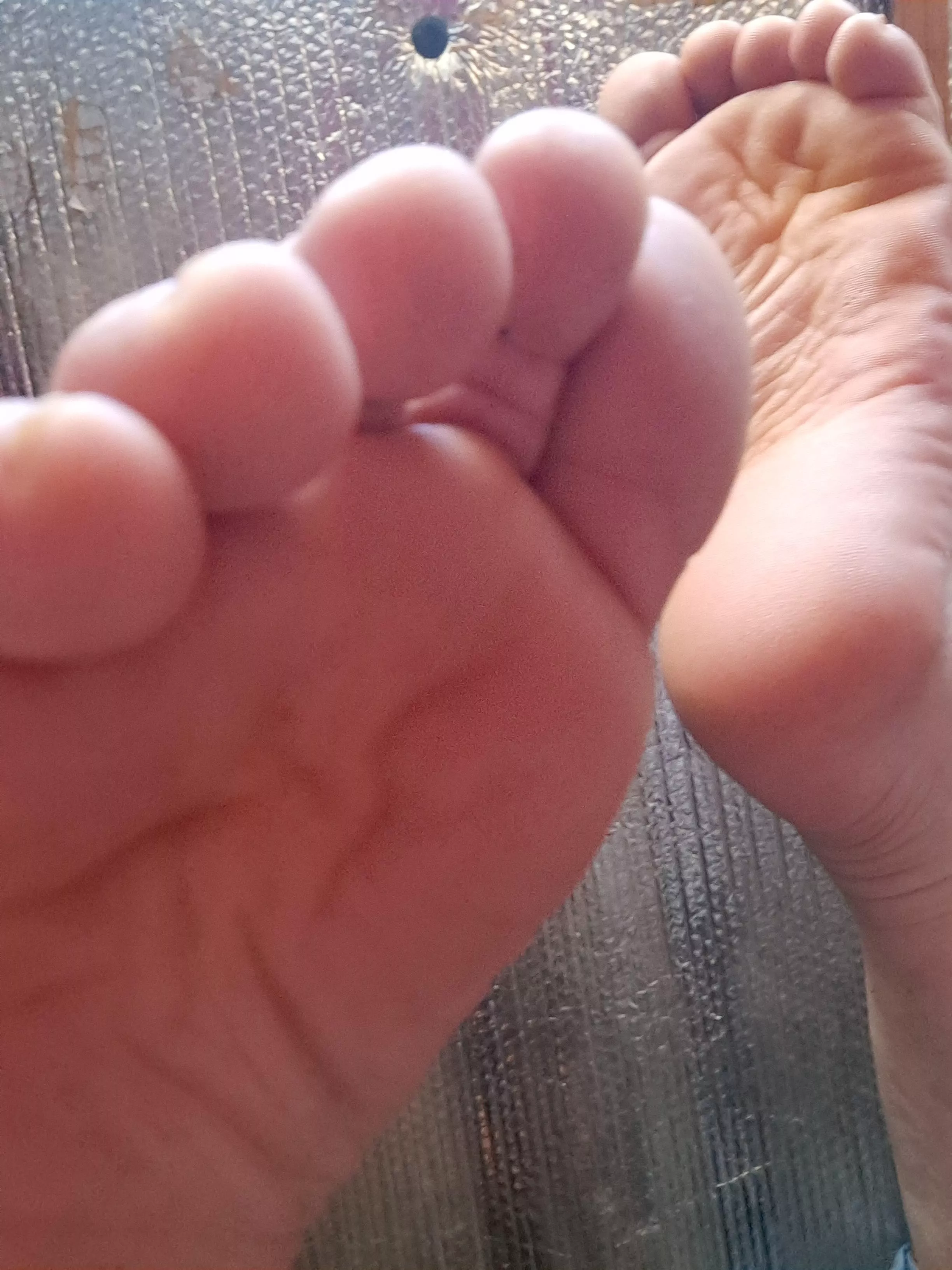 Count all the wrinkles on my soft soles as you sniff my feet~ posted by SockStinkQueen