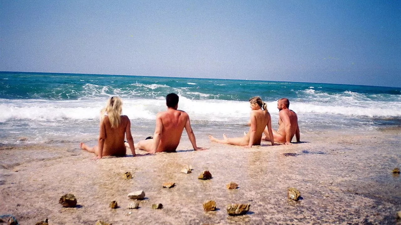 Couples at a safe distance posted by NaturistPictures