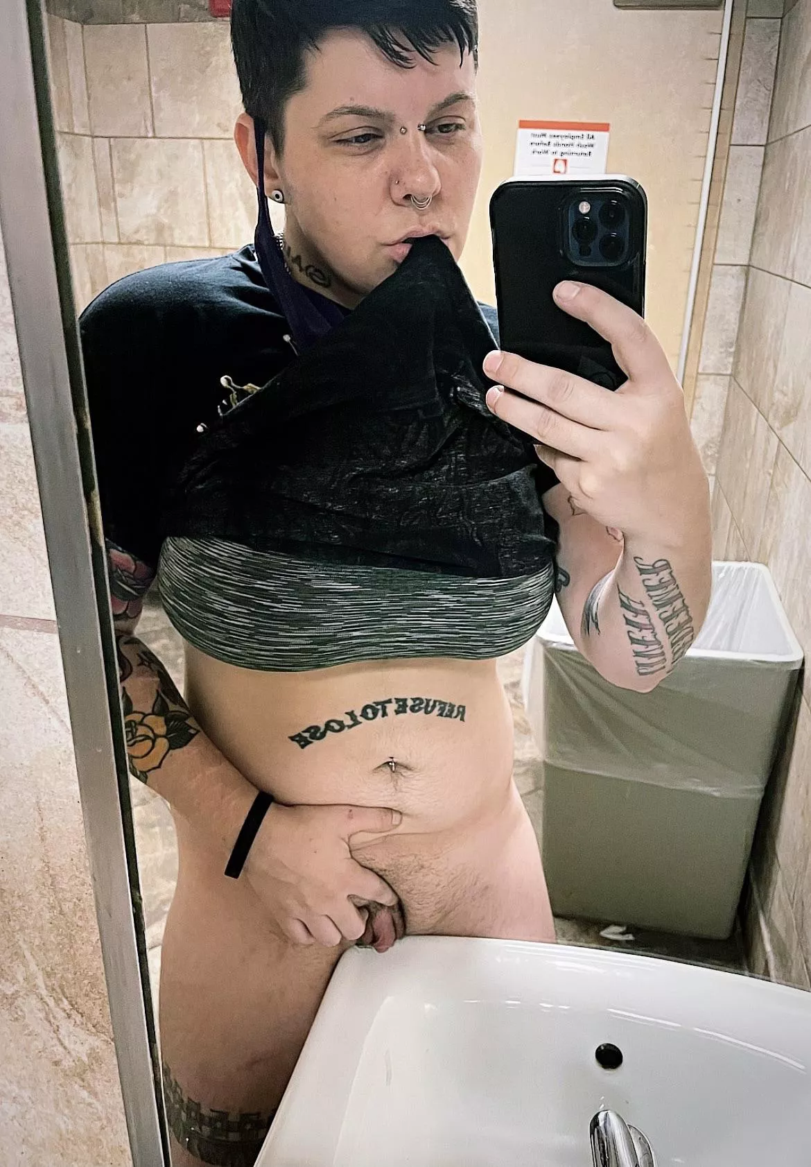 Coworker called out tonight. Guess I’ll just have to fuck the sink instead 🤣🤣🤷🏻‍♂️ (he/his, queer) posted by QueerFaceFuck420