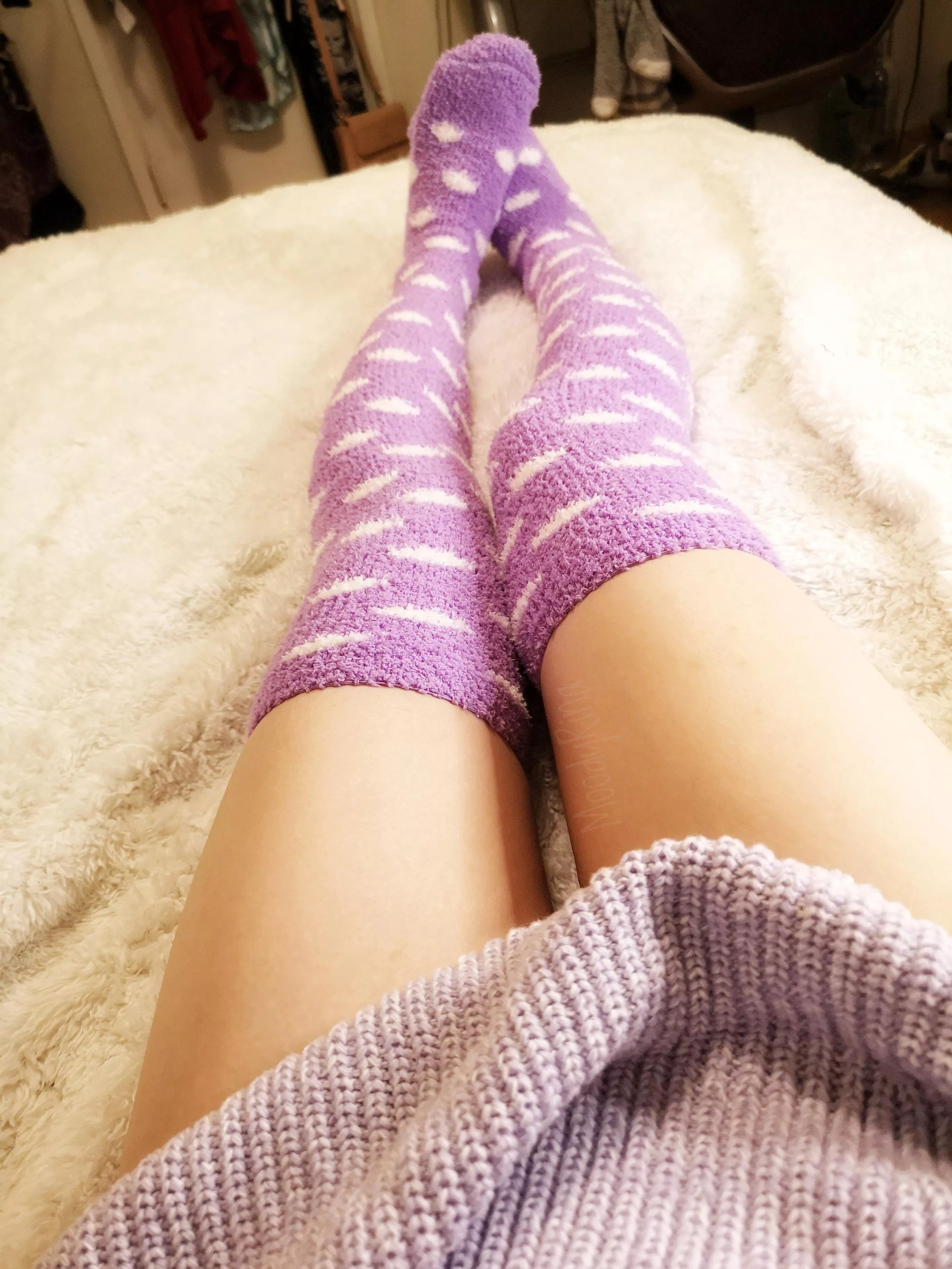 Cozy up with me and stroke my soft thighs through my thigh gap? ðŸ’“ posted by MoodyRina