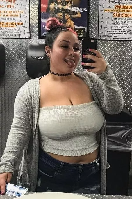 Crop top in the wild posted by RCWBT