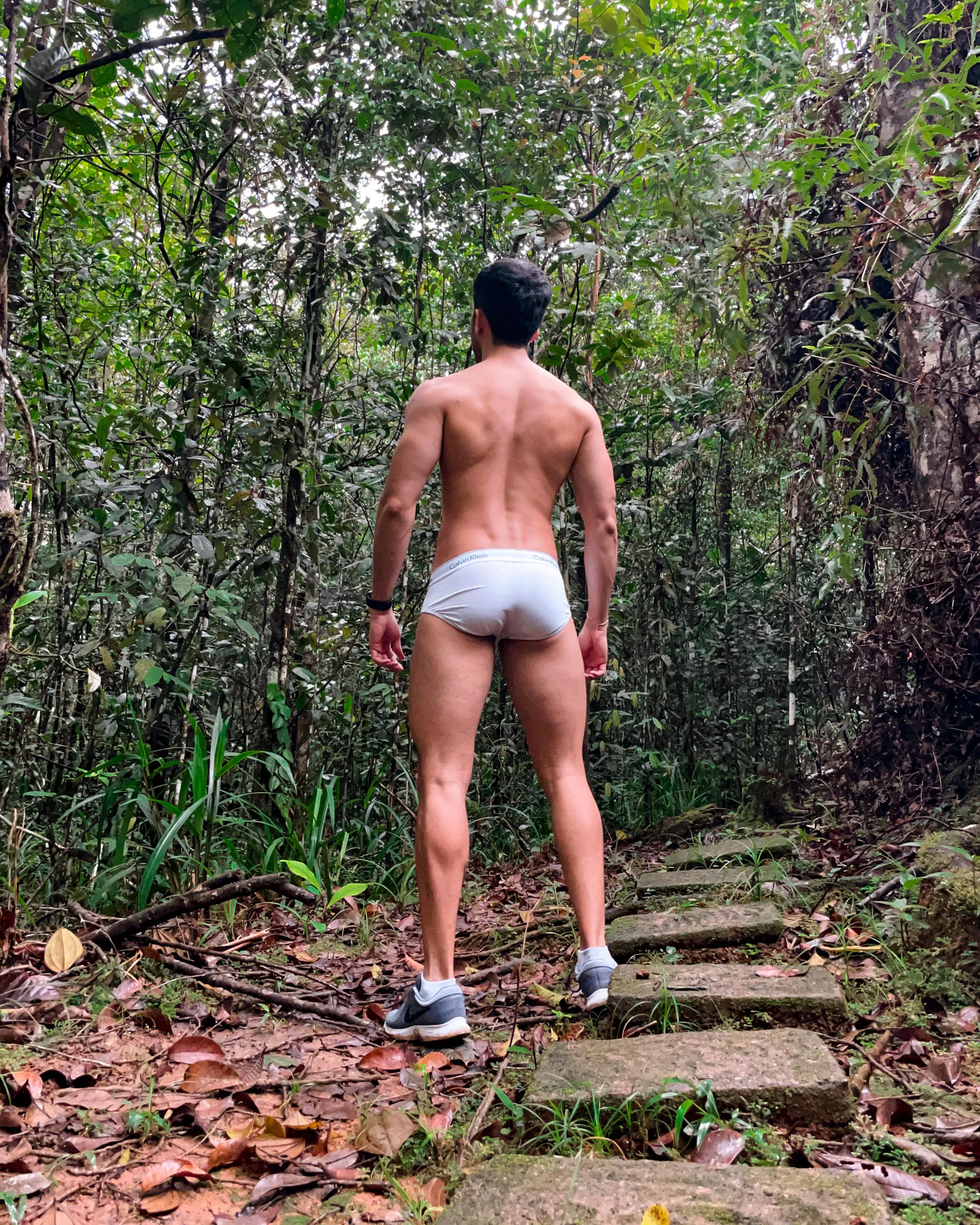 Cruising with white brief 🥵 posted by joelinblue