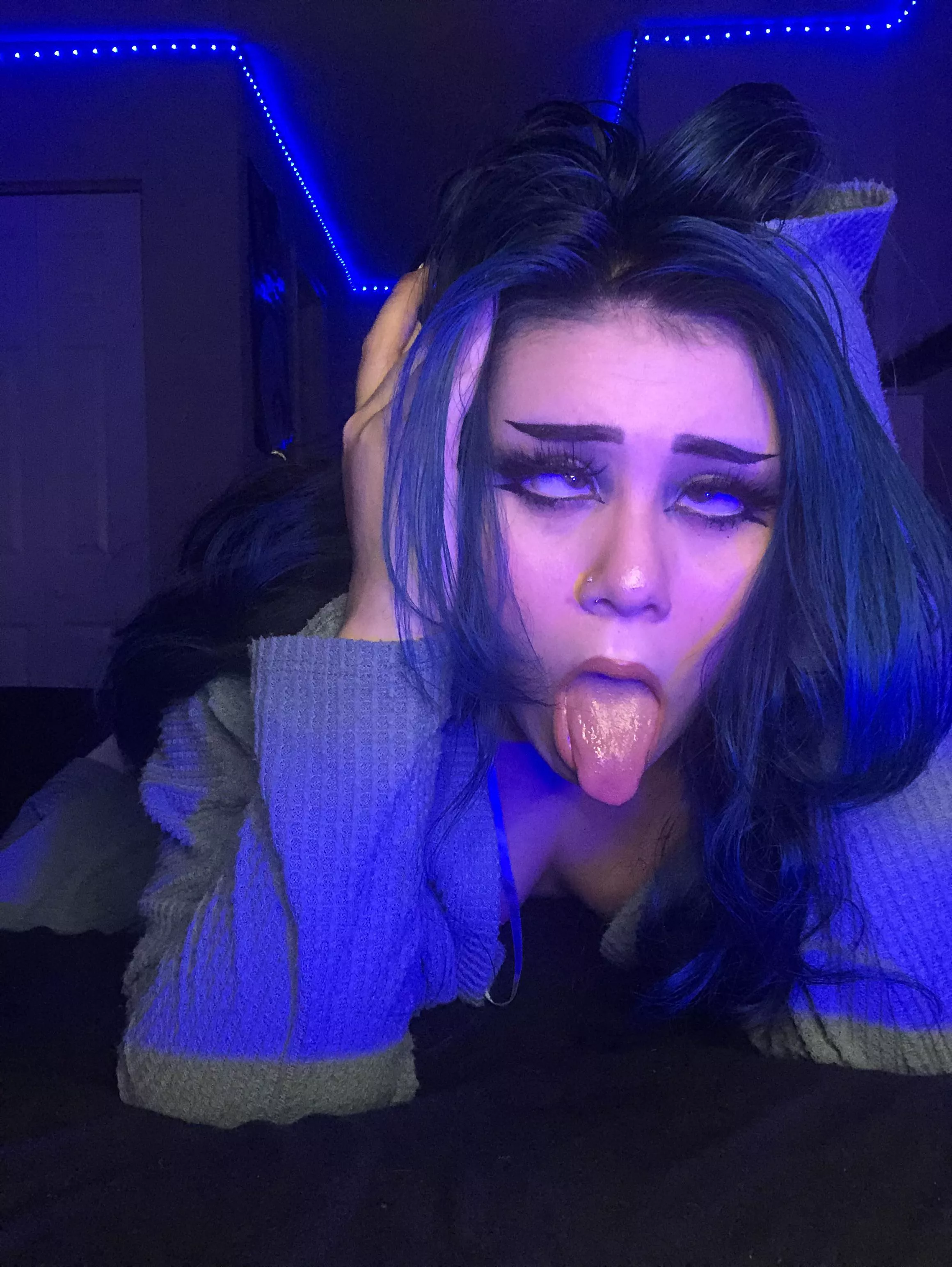 Cum down my throat daddy😈 posted by gothicccbaby89